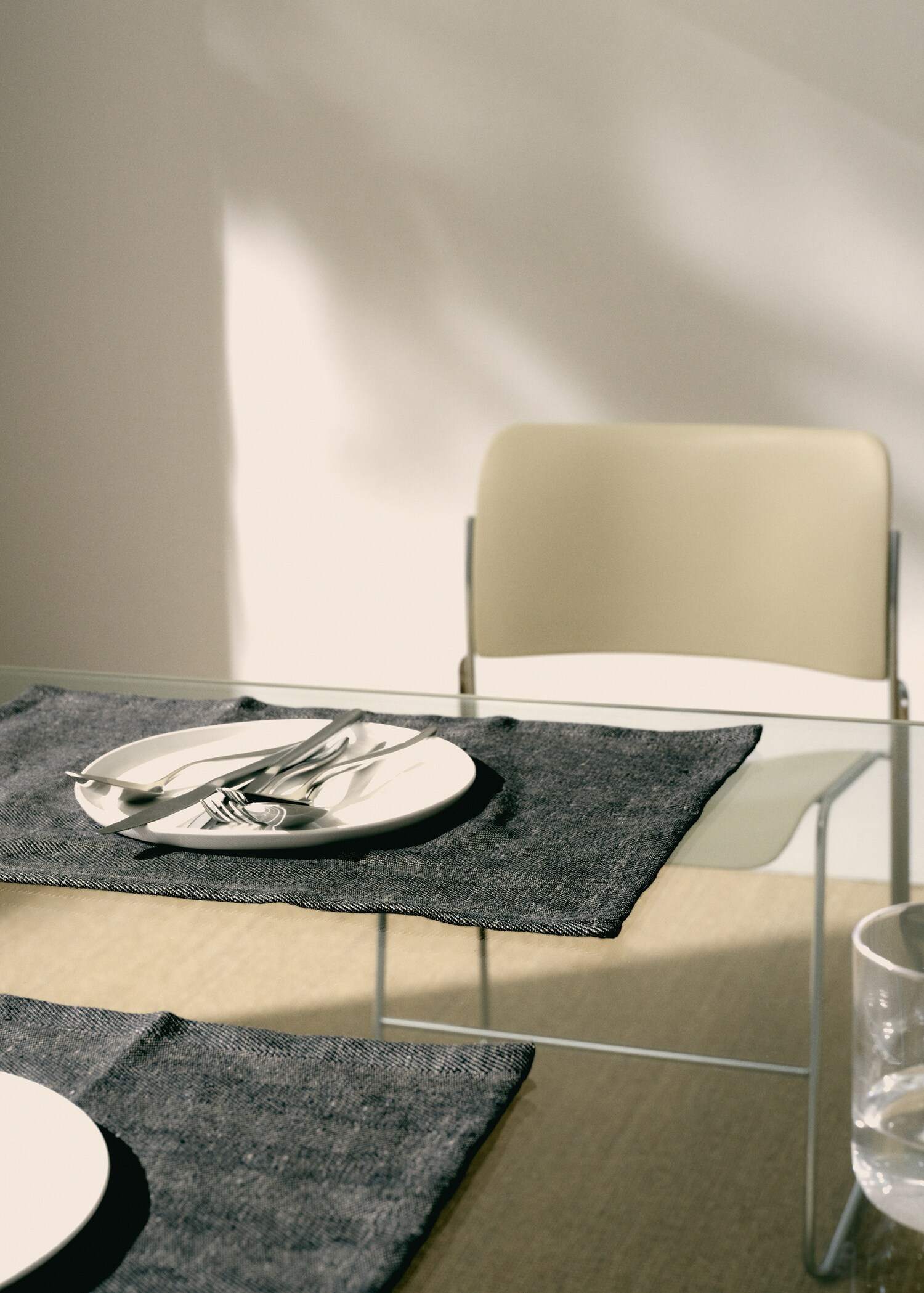 Linen placemat with herringbone structure - Details of the article 6