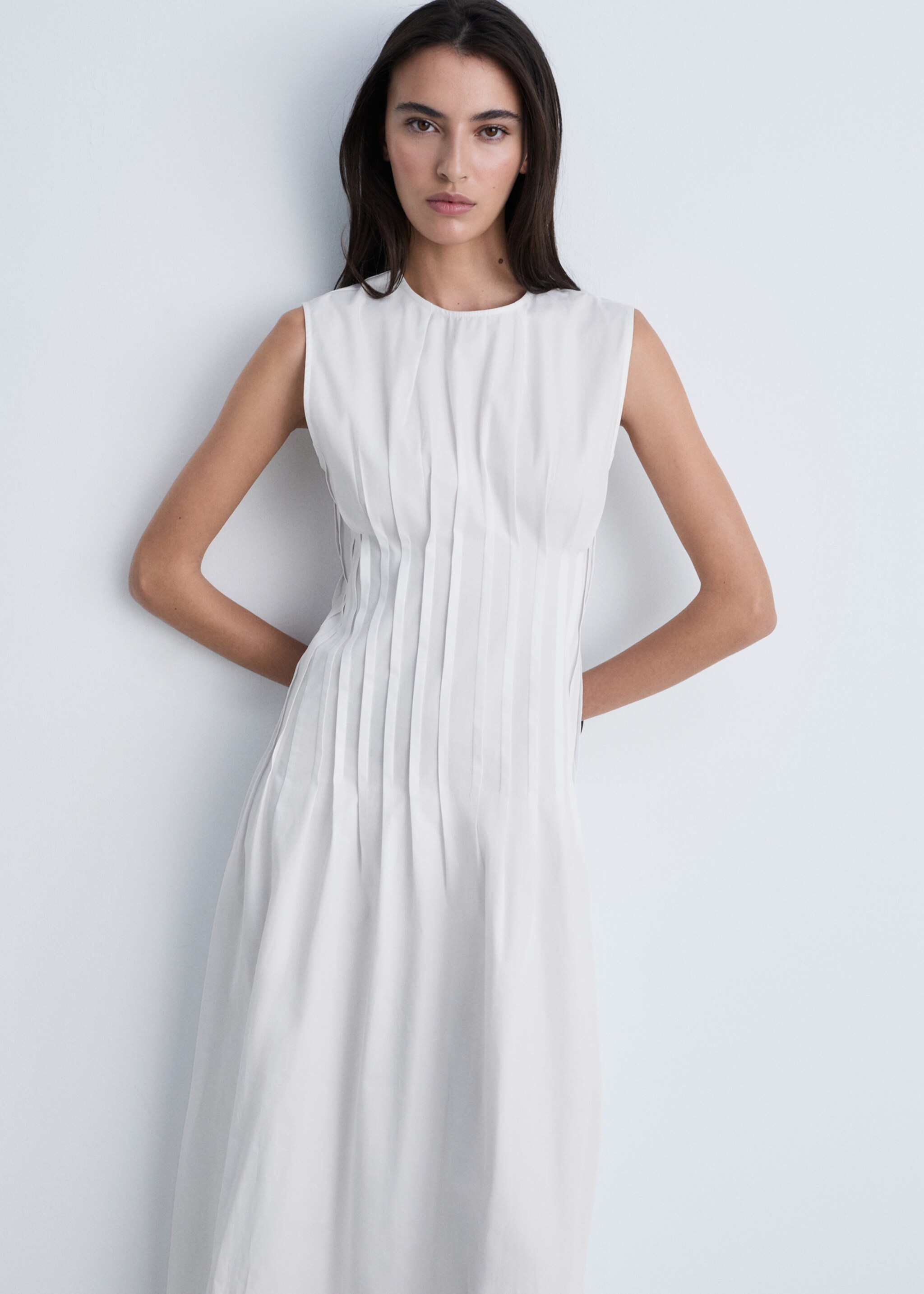 Cotton pleated midi-dress - Details of the article 1, White. Ref: 87094776-00.