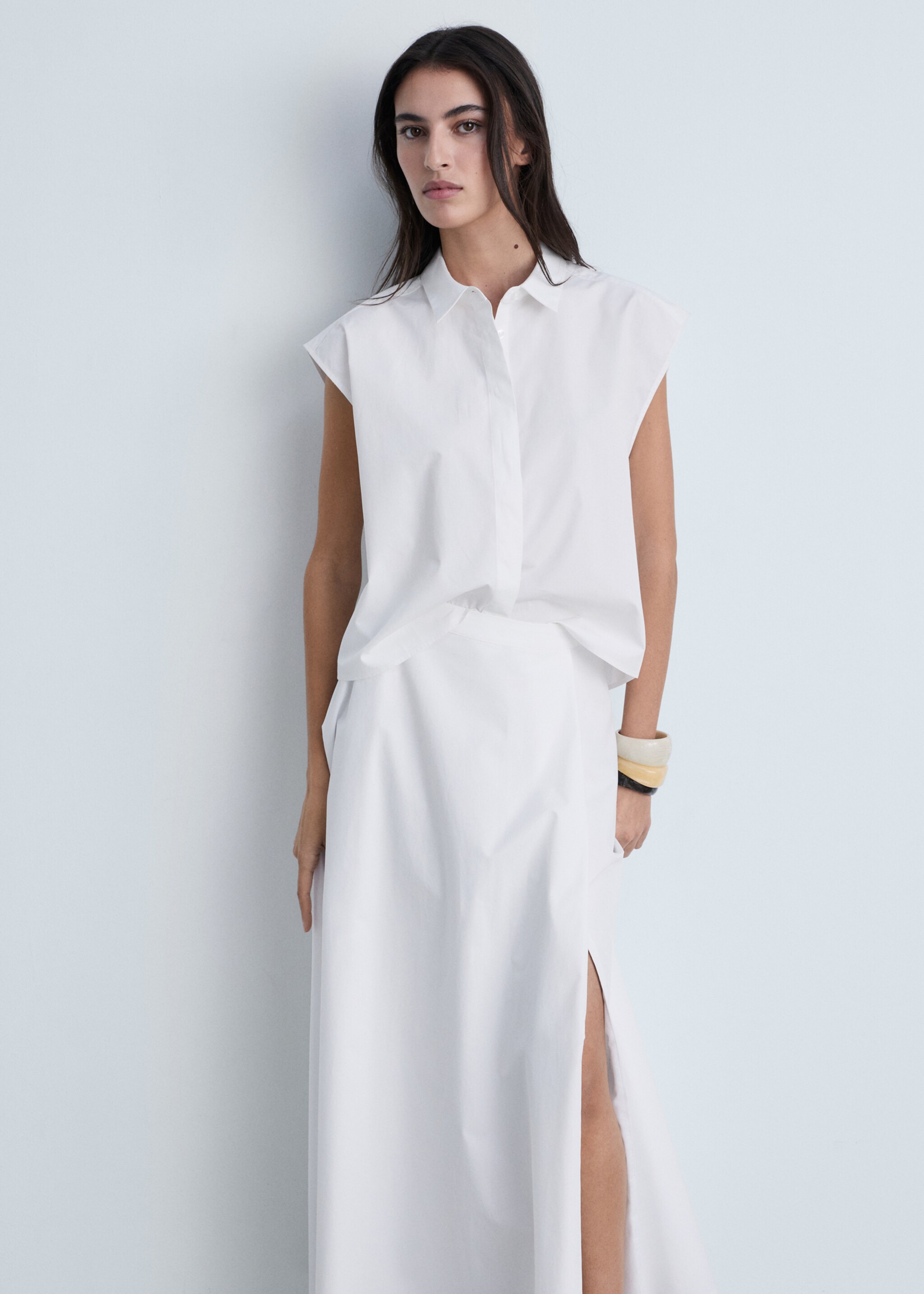 Long flared skirt with opening - Medium plane, White. Ref: 87094777-00.