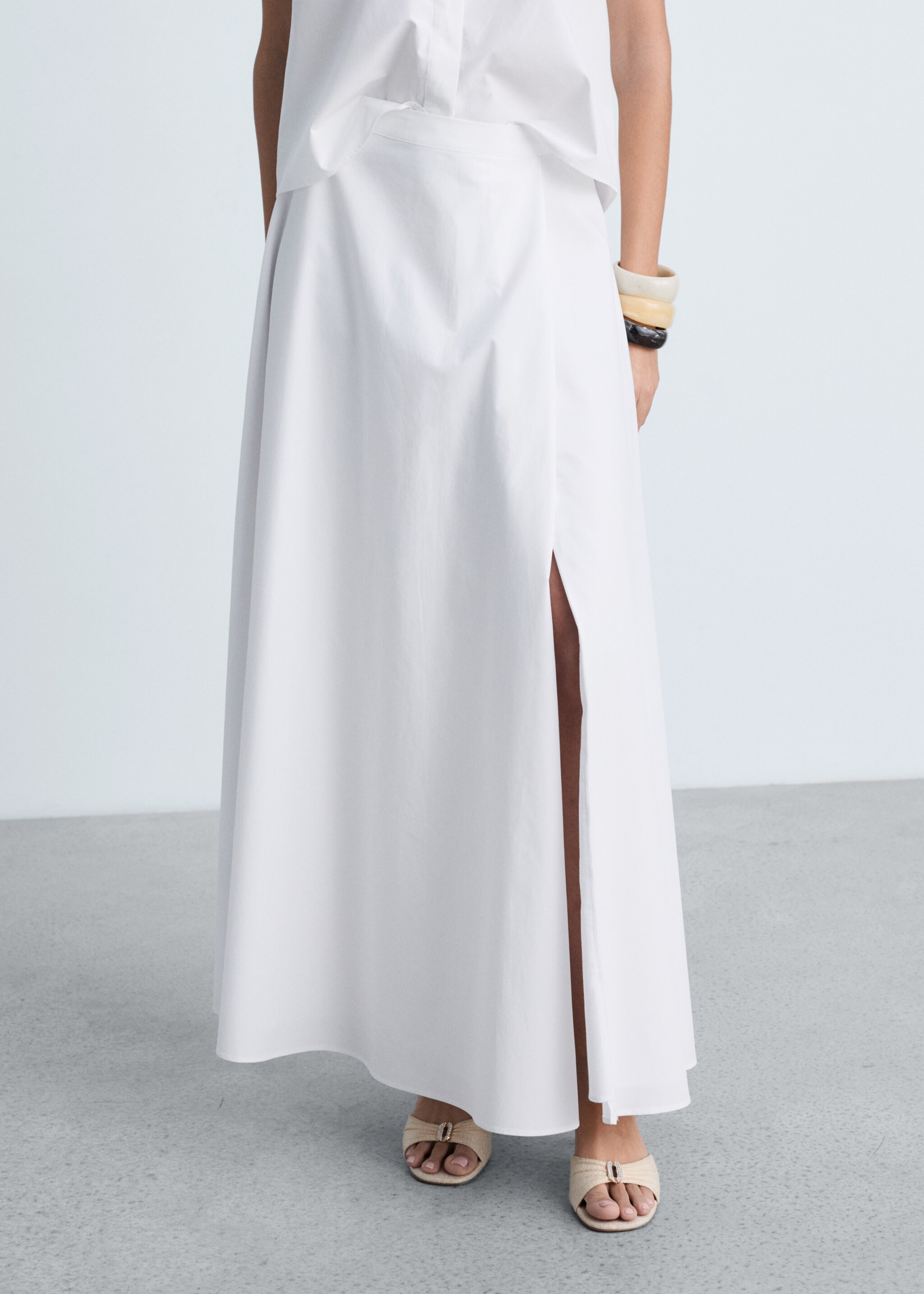 Long flared skirt with opening - Details of the article 6, White. Ref: 87094777-00.