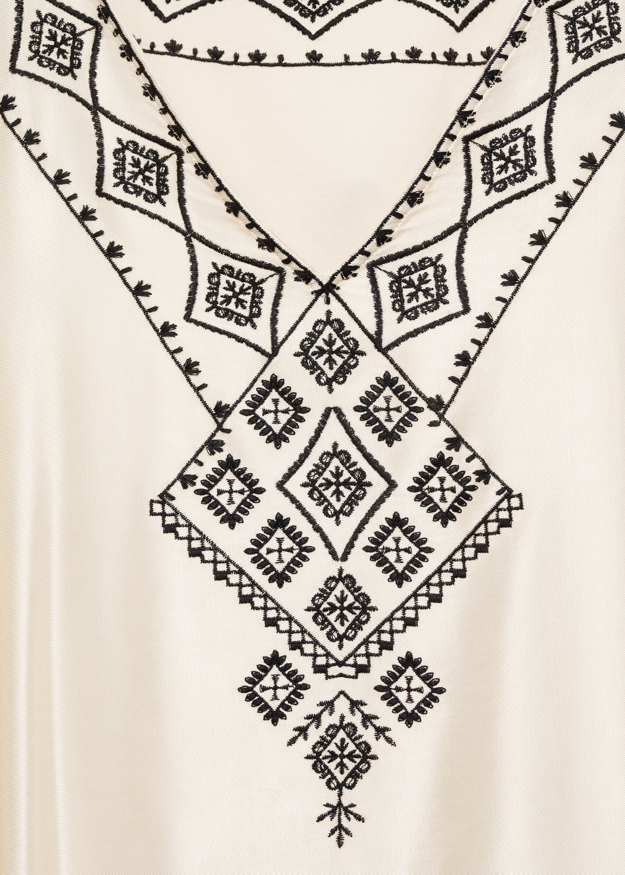Embroidered satin caftan - Details of the article 8, Ecru. Ref: 87094778-00.