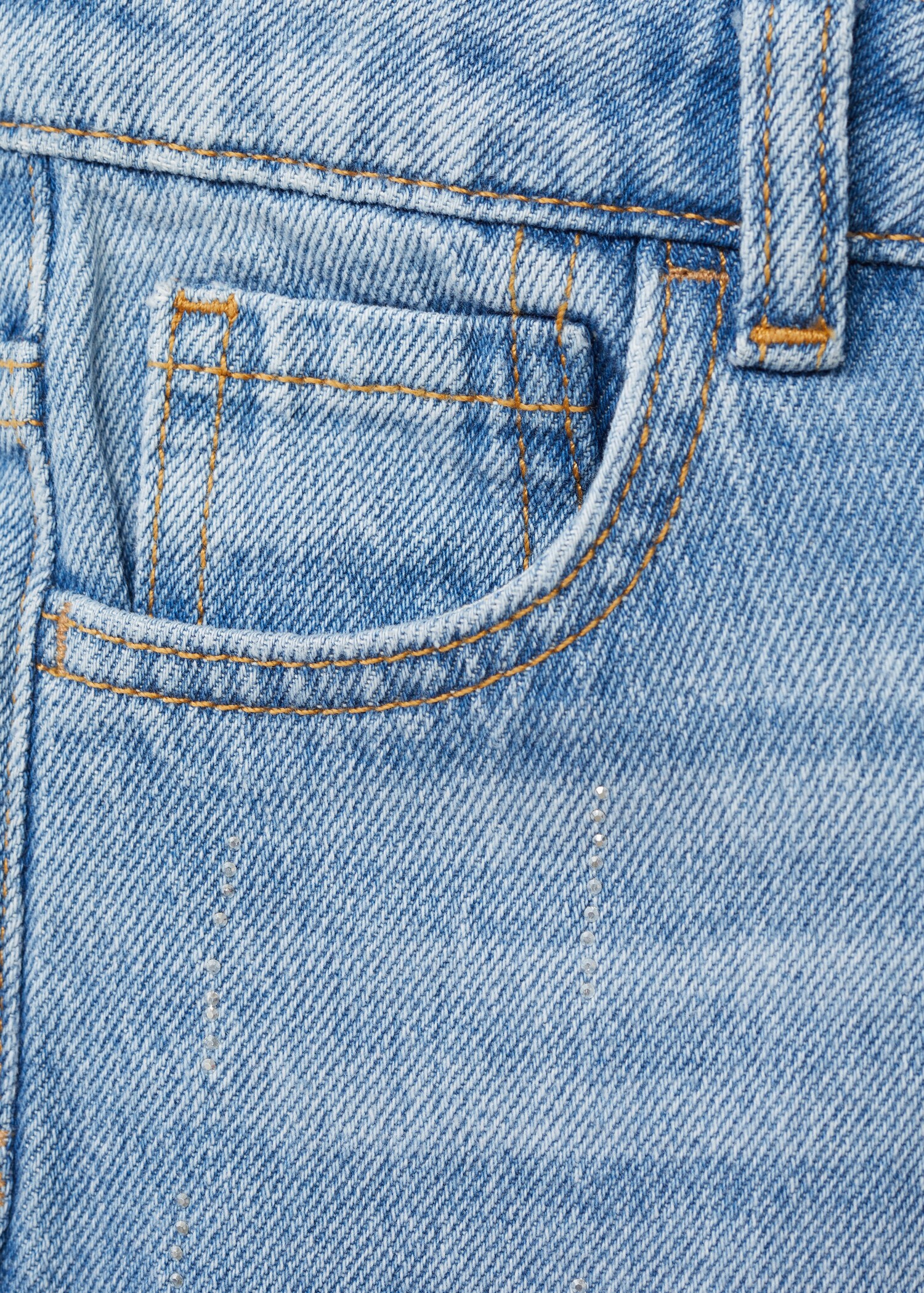 Mom-fit jeans with shiny detail - Details of the article 0