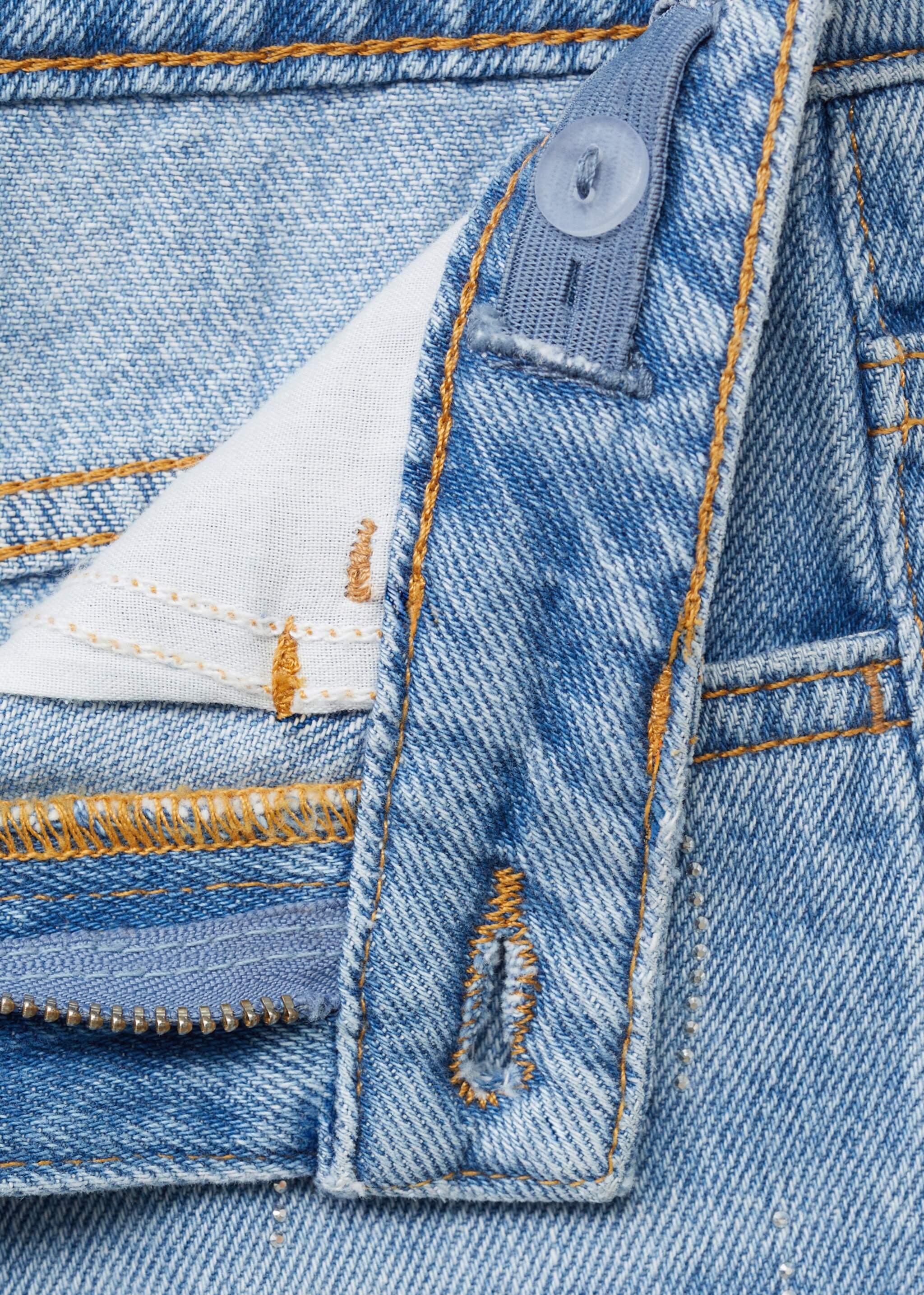 Mom-fit jeans with shiny detail - Details of the article 8, Medium Blue. Ref: 87094795-00.