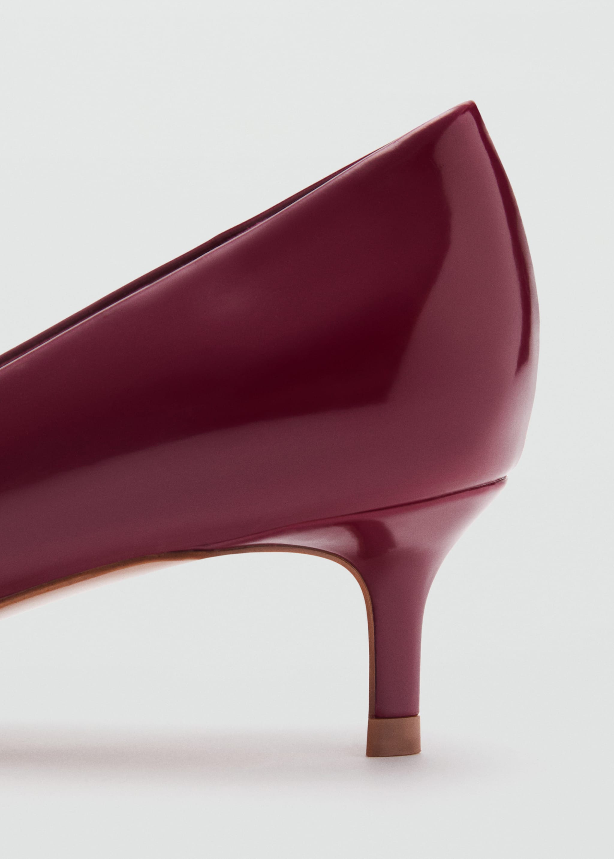 Kitten-heel pointed-toe shoes with patent leather effect - Details of the article 2, Burgundy. Ref: 87094800-00.