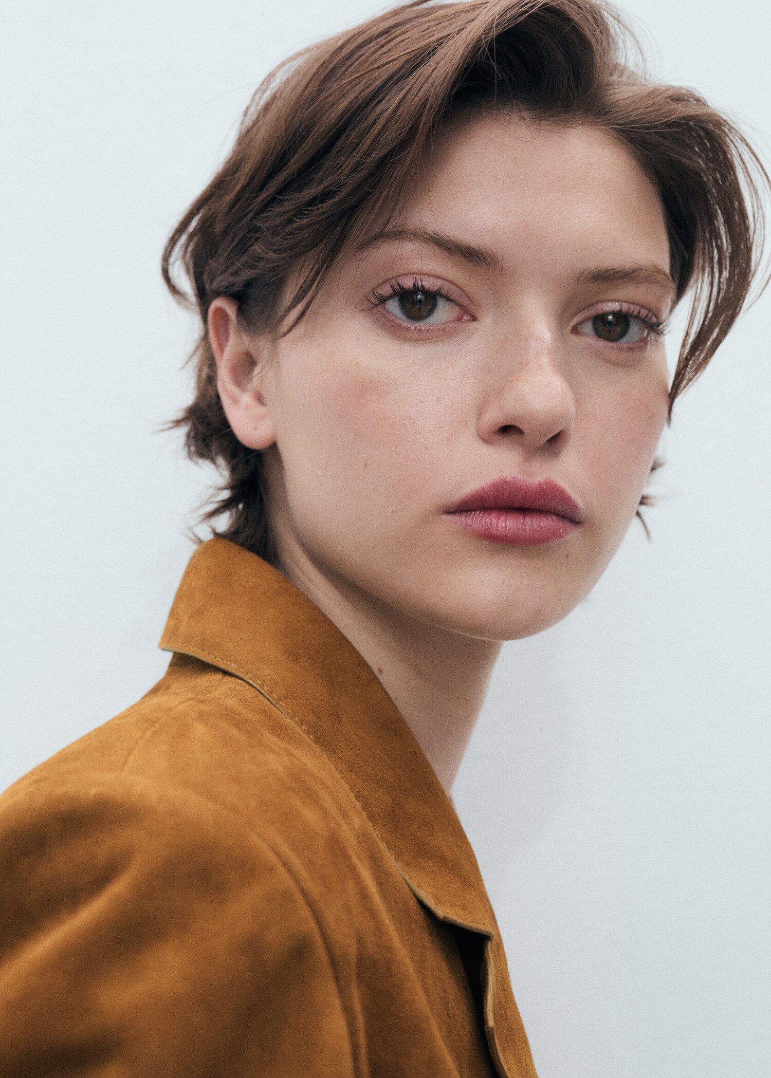 Lapelled suede coat - Details of the article 1