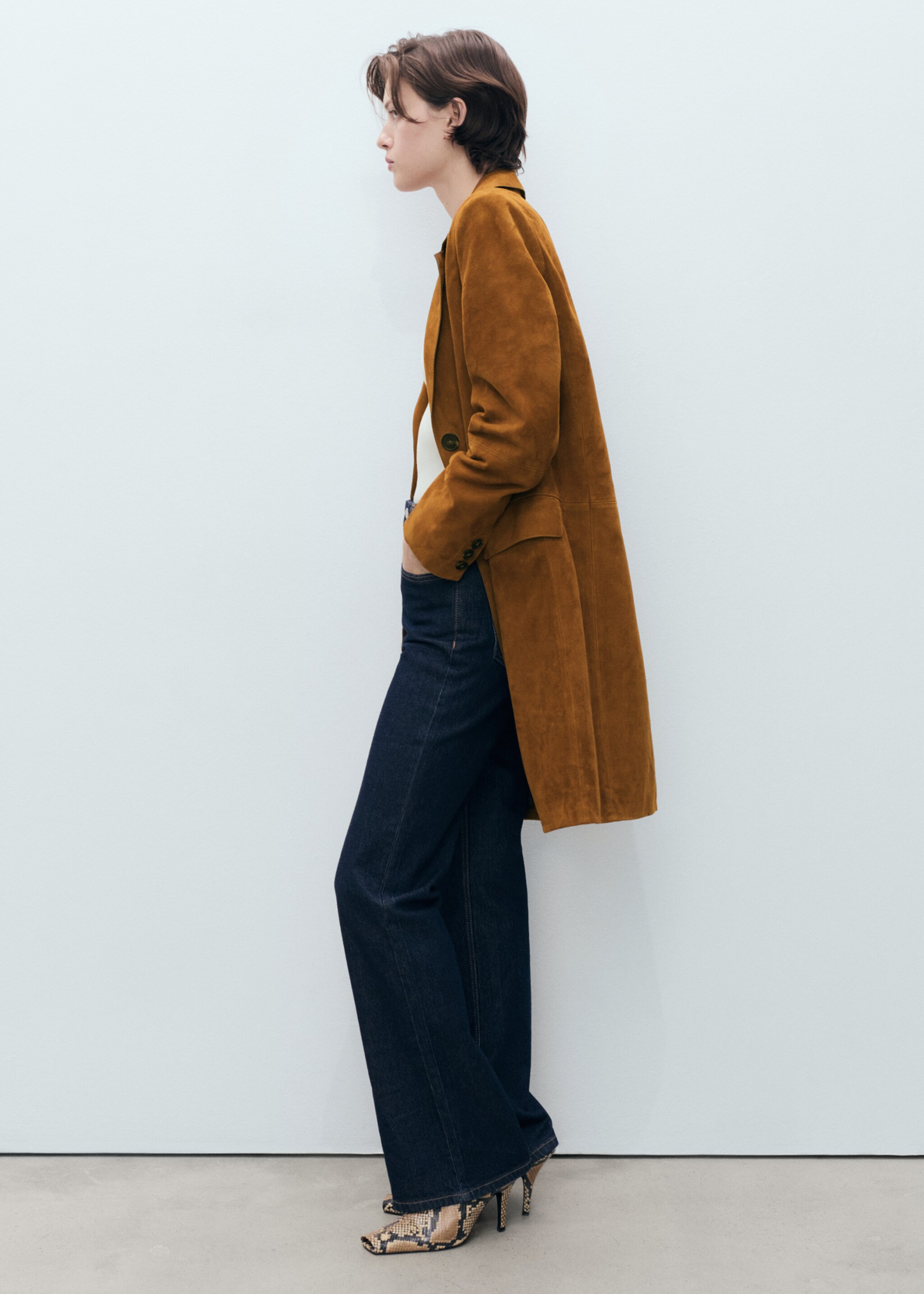 Lapelled suede coat - Details of the article 6, Medium Brown. Ref: 87094803-00.