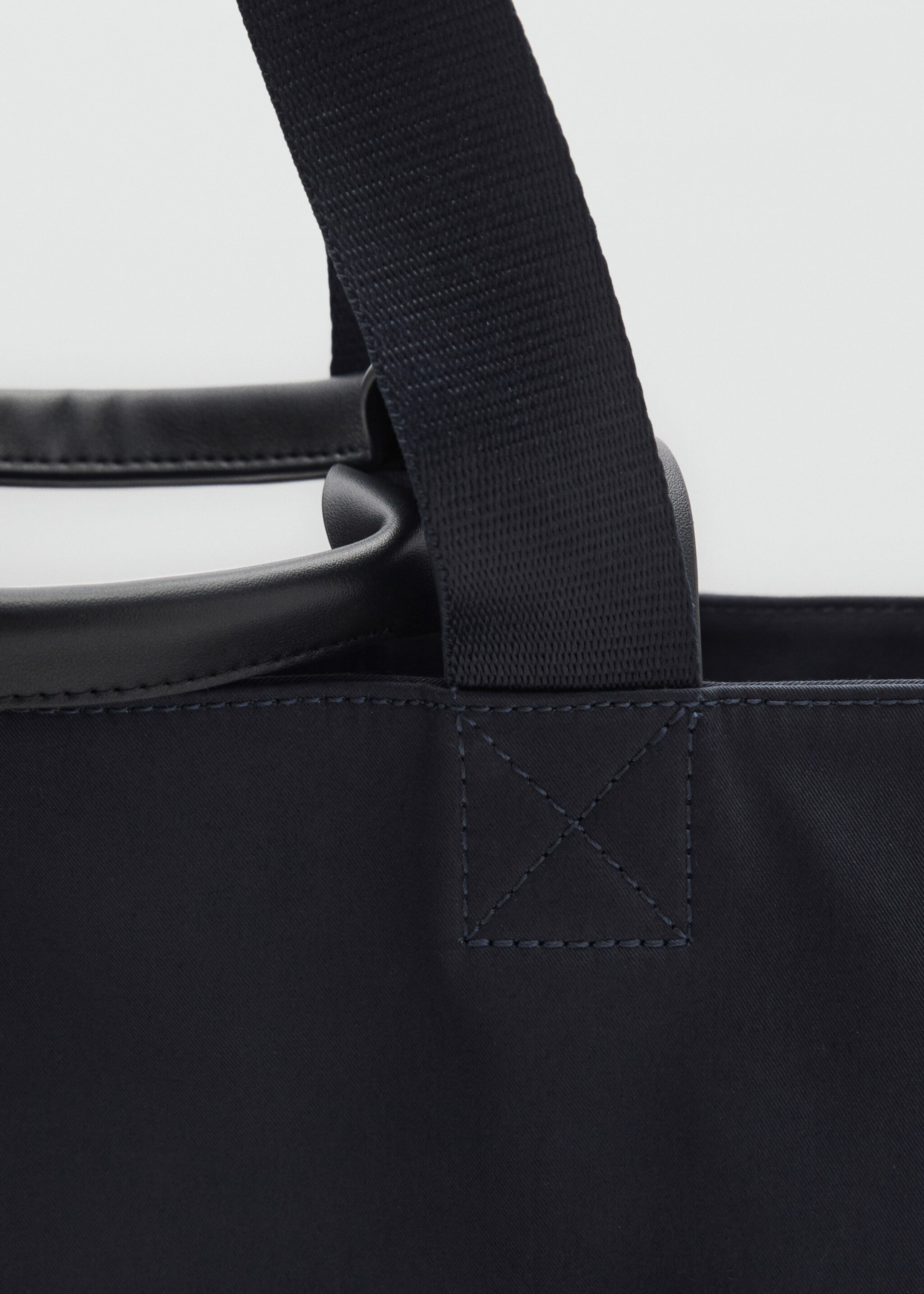 Cotton tote bag with pockets - Details of the article 2, Navy. Ref: 87094807-00.