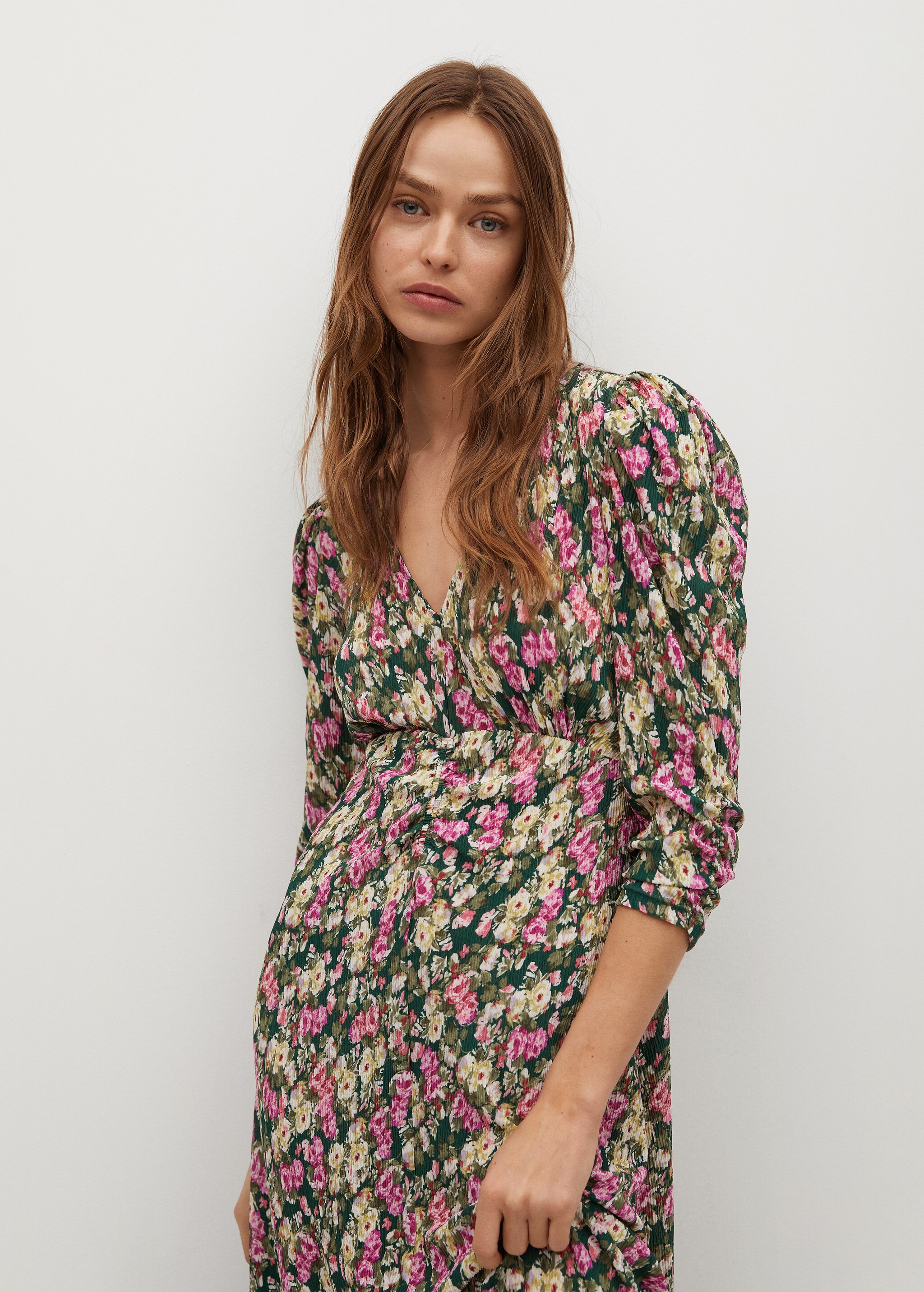 Vestido estampado midi - Plano medio