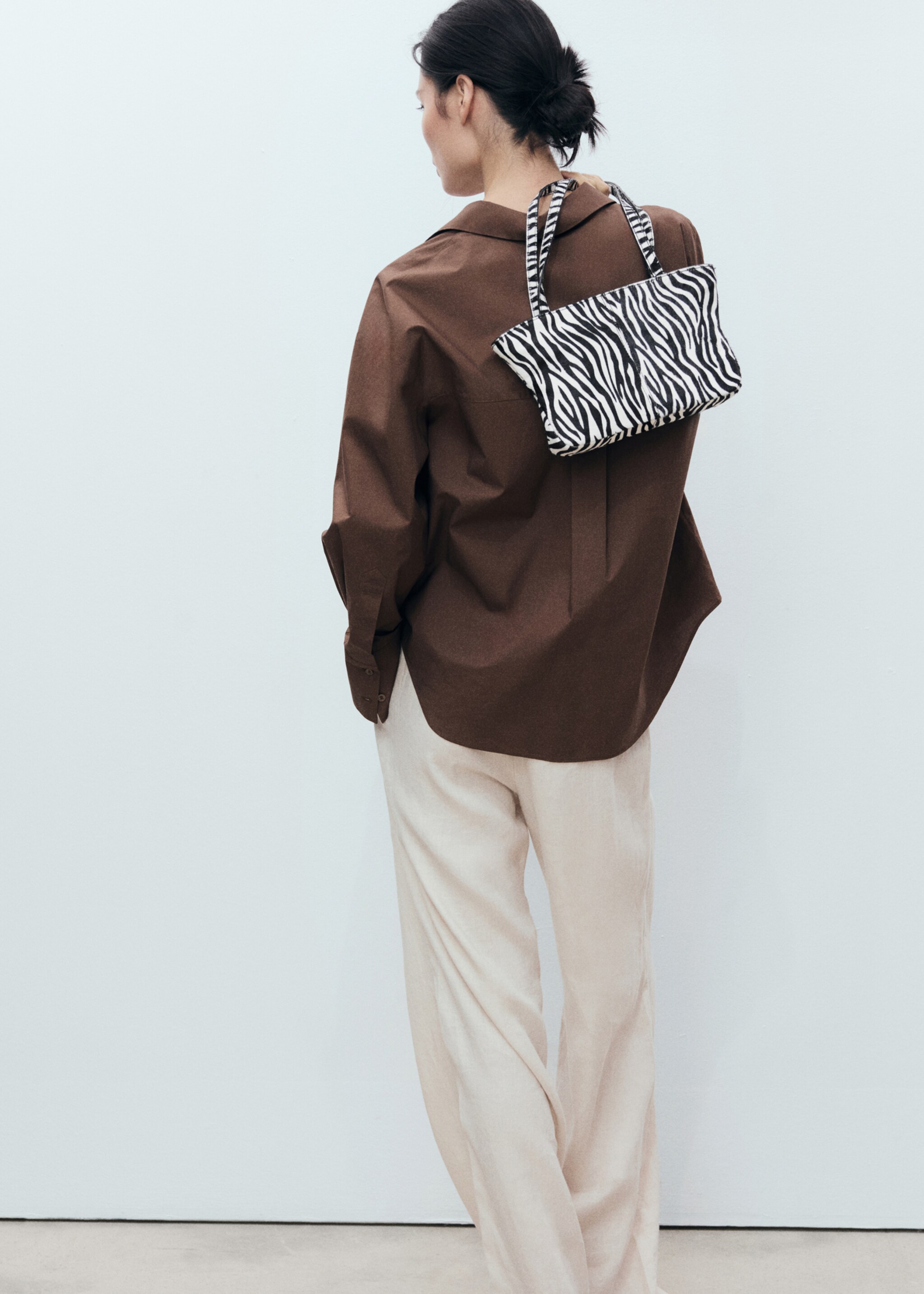 Bolso piel estampado cebra - Detalle del artículo 9, Negro. Ref: 87095738-00.