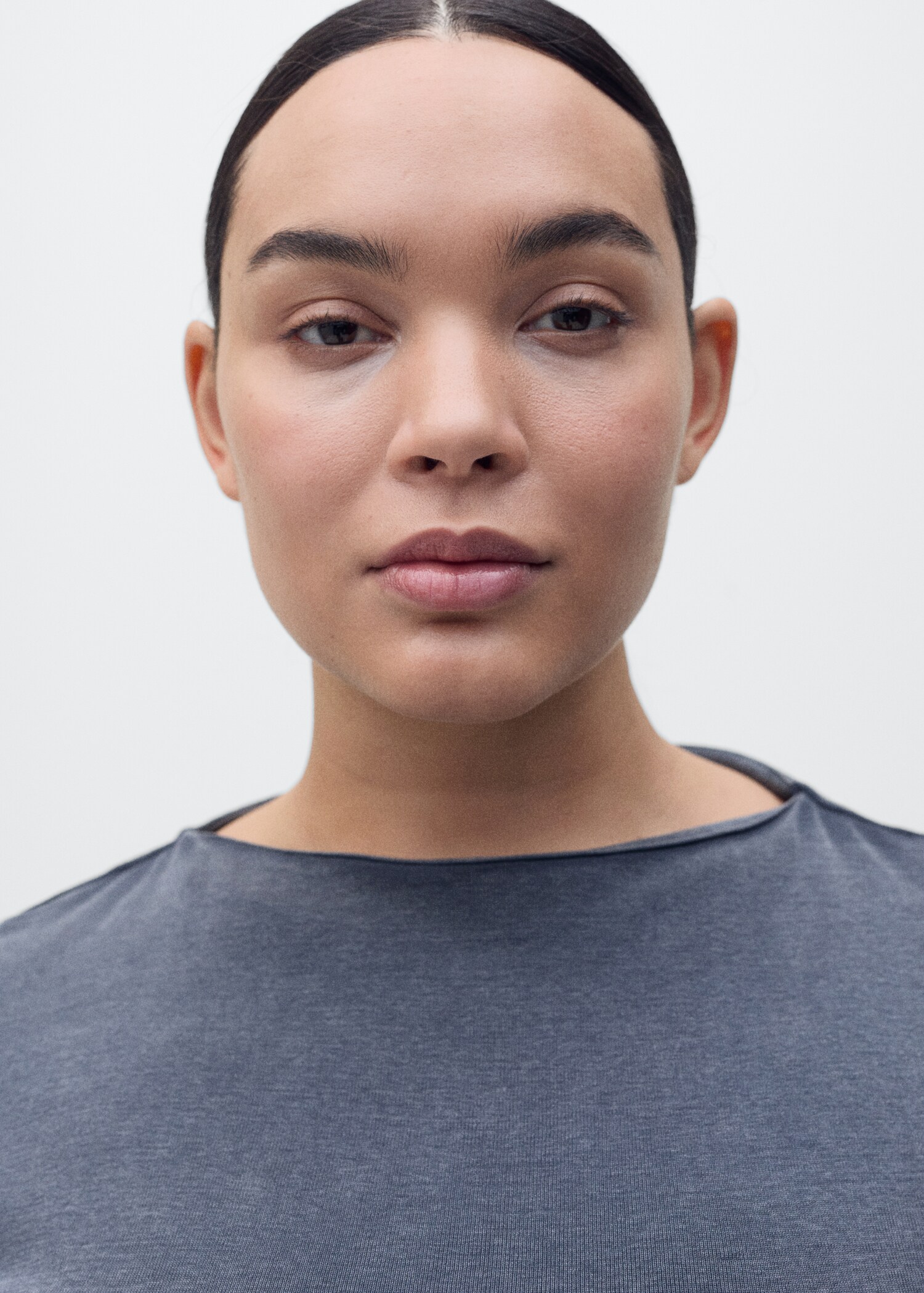 Midi-Kleid mit drapiertem Detail - Detail des Artikels 4