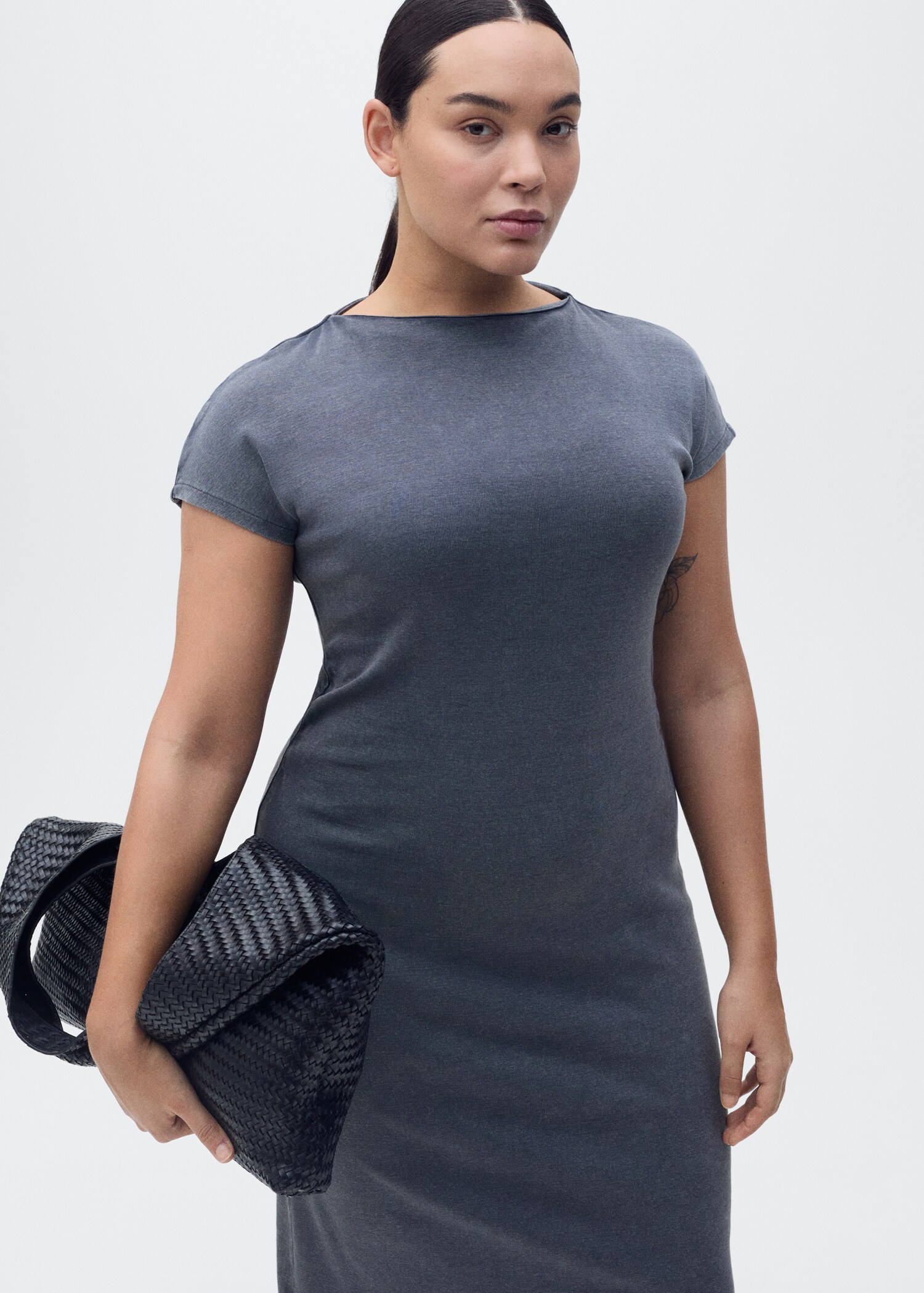 Midi-Kleid mit drapiertem Detail - Detail des Artikels 5