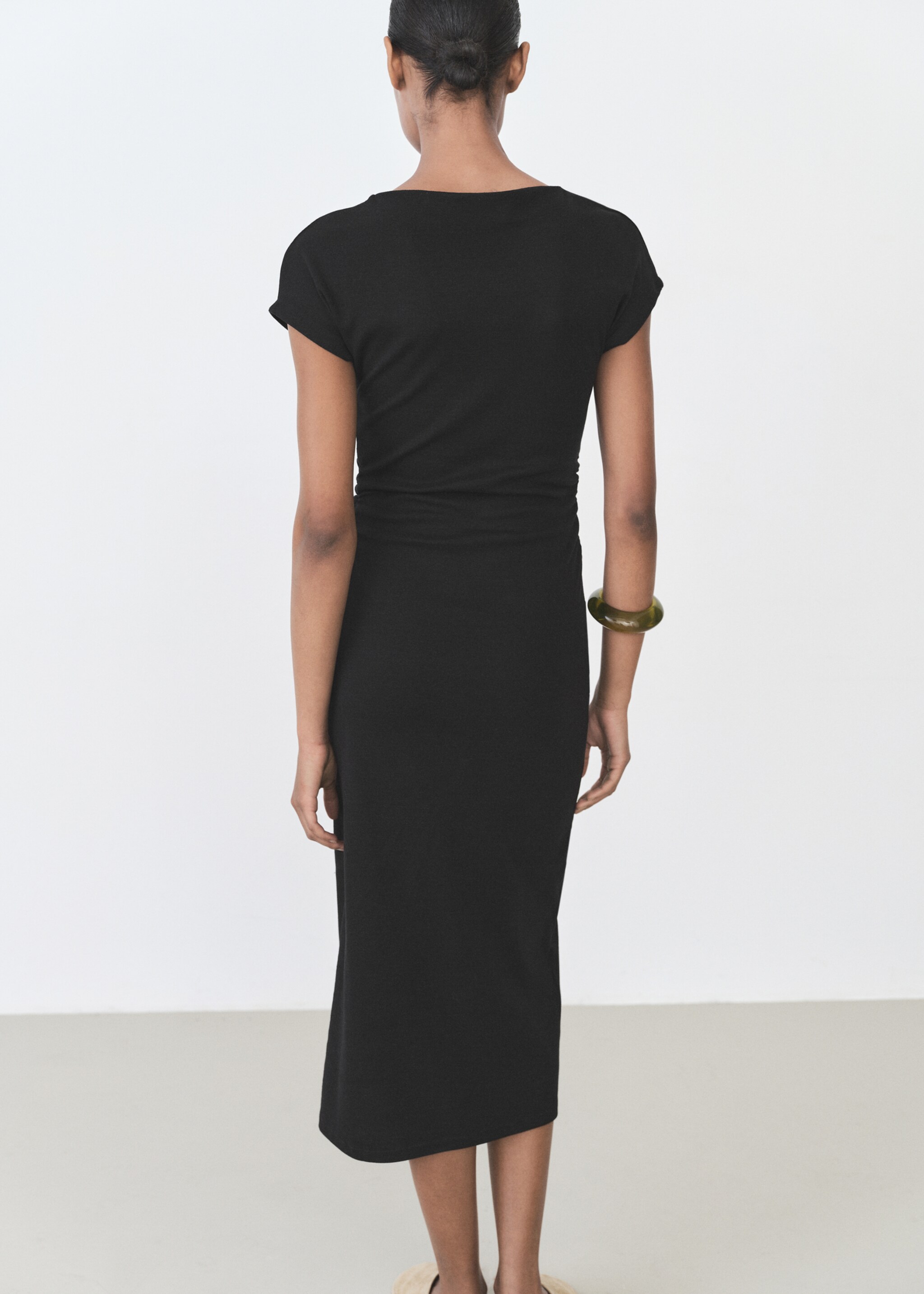 Midi-Kleid mit drapiertem Detail - Rückseite des Artikels, Schwarz. Ref: 87095741-00.