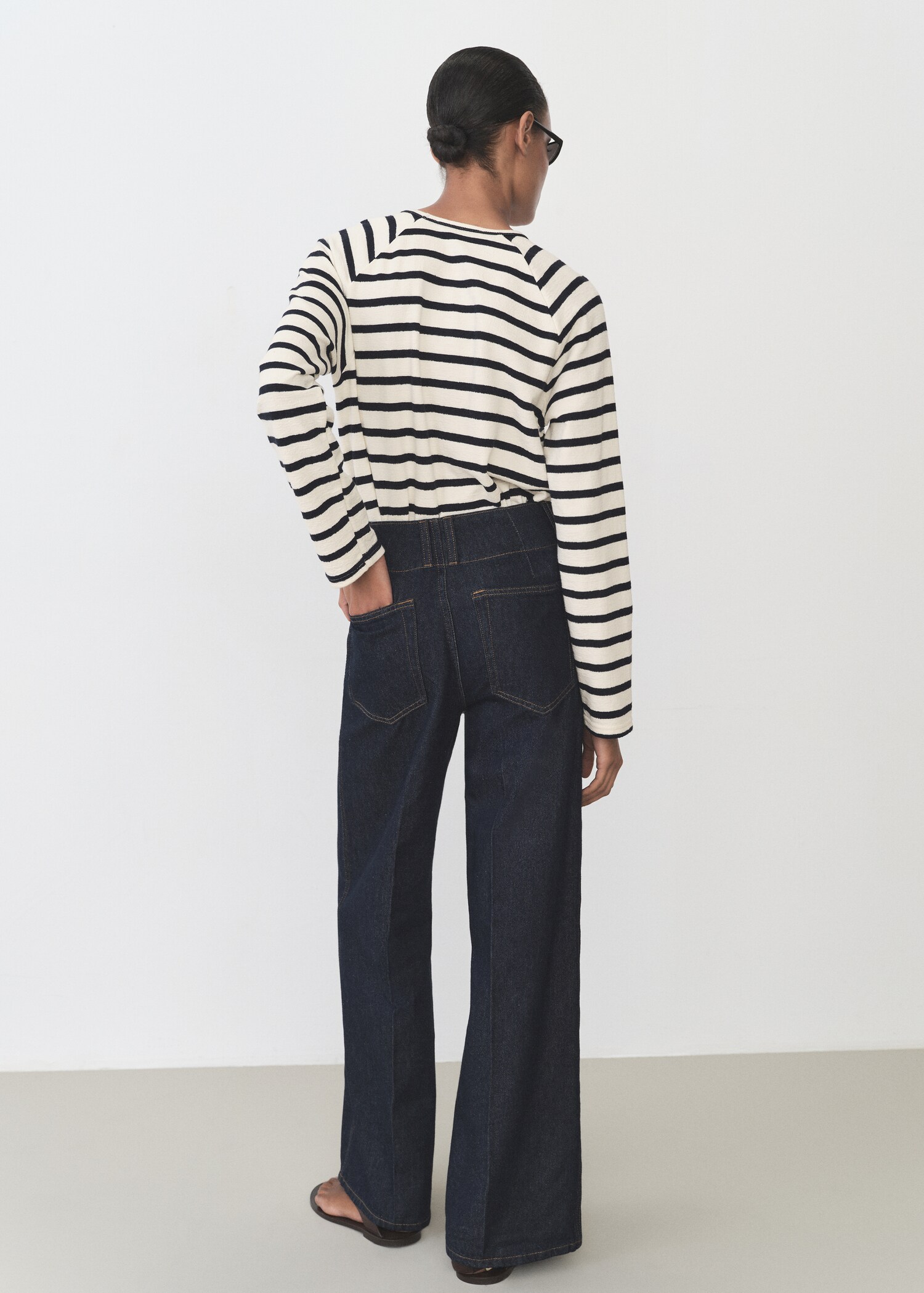 Rundhals-Sweatshirt - Rückseite des Artikels