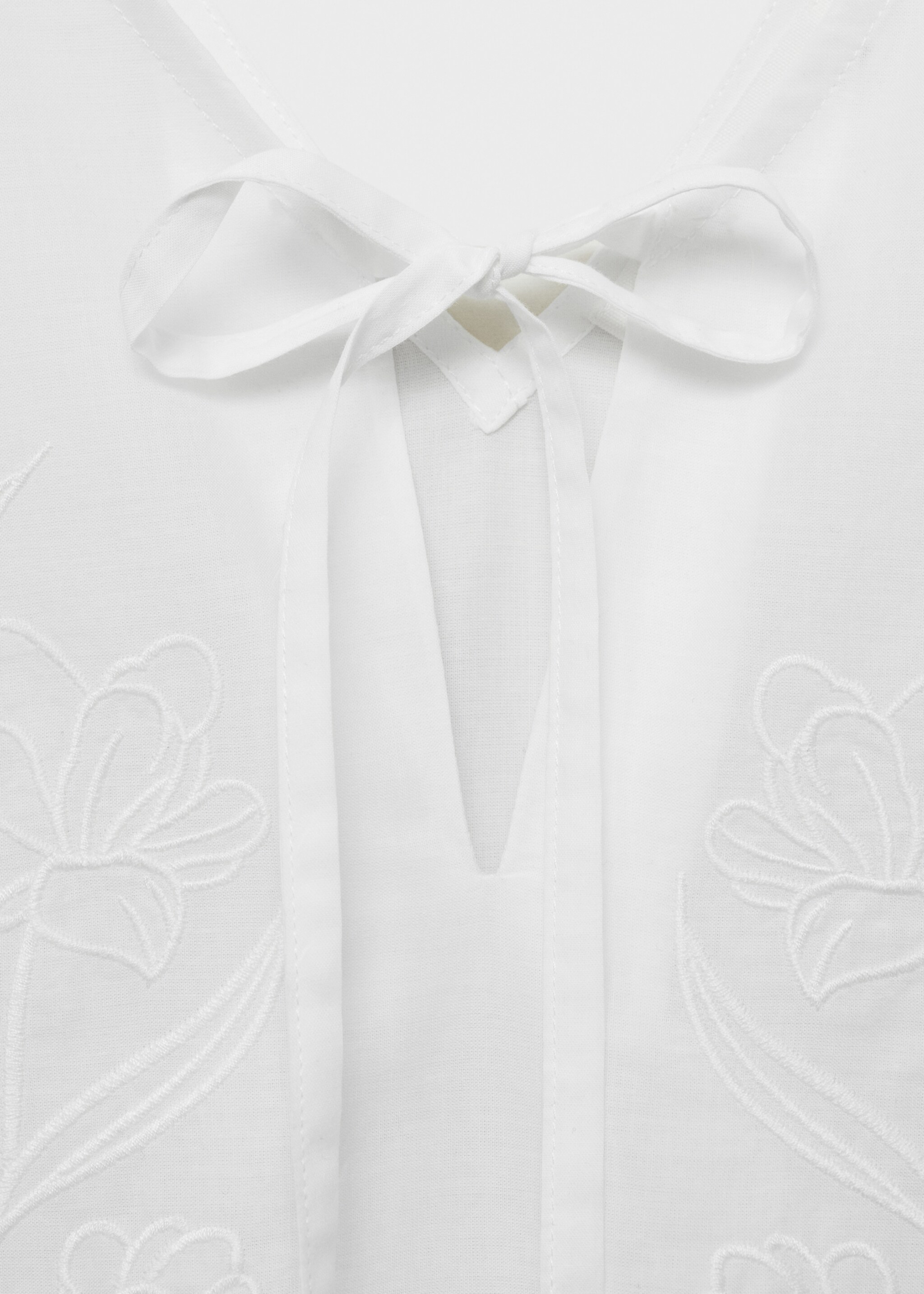 Nattlinne i broderad bomull - Detaljer om artikeln 8, Vit. Ref: 87095751-00.