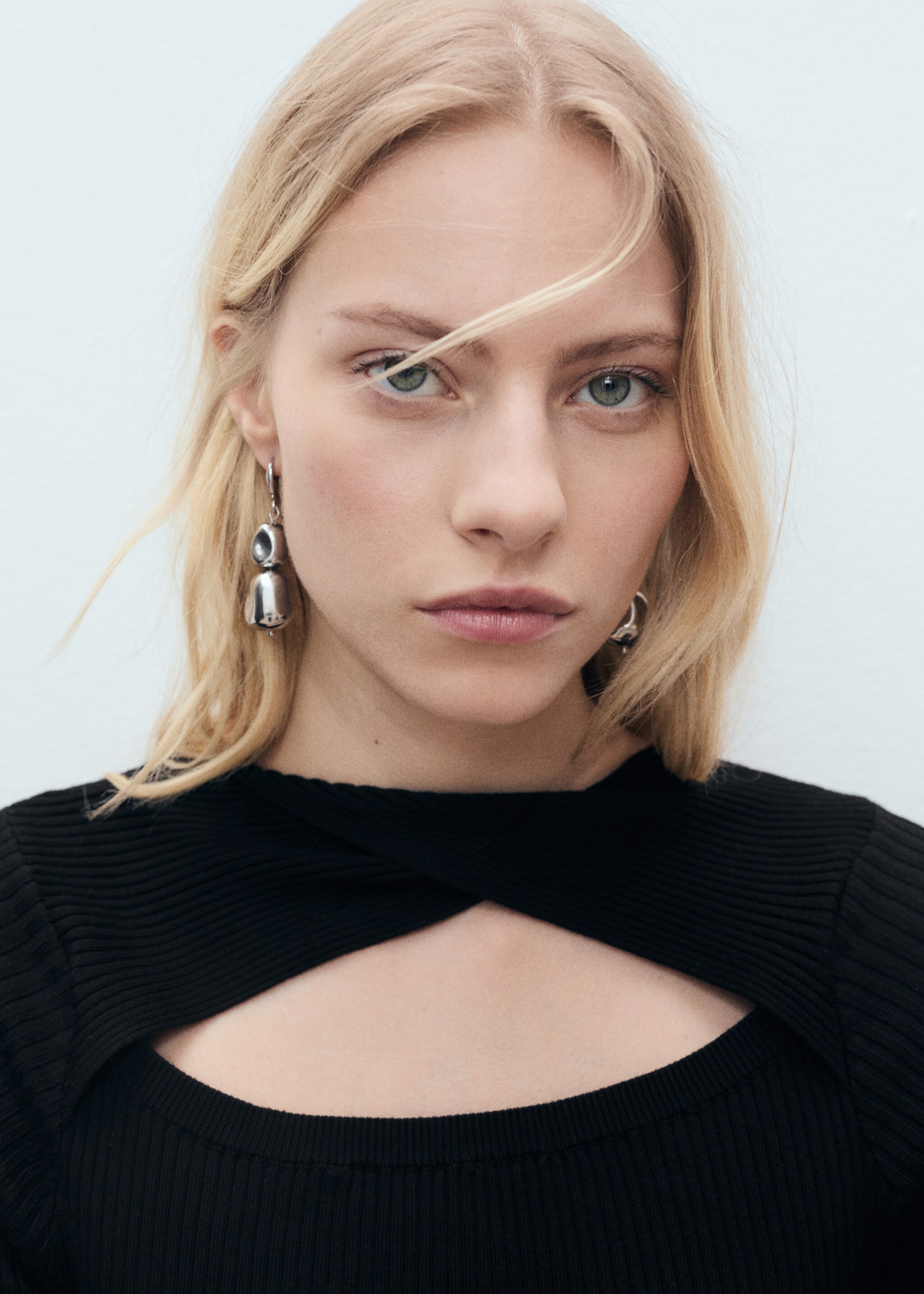 Ribbed midi-dress with slit neckline - Details of the article 1, Black. Ref: 87095753-00.