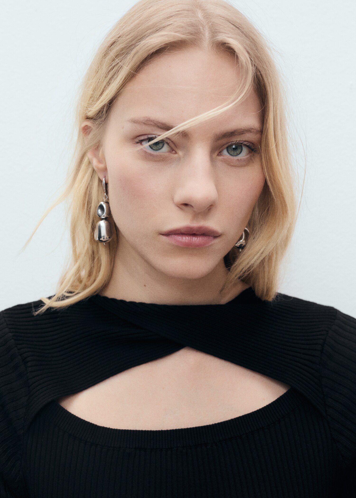 Ribbed midi-dress with slit neckline - Details of the article 1