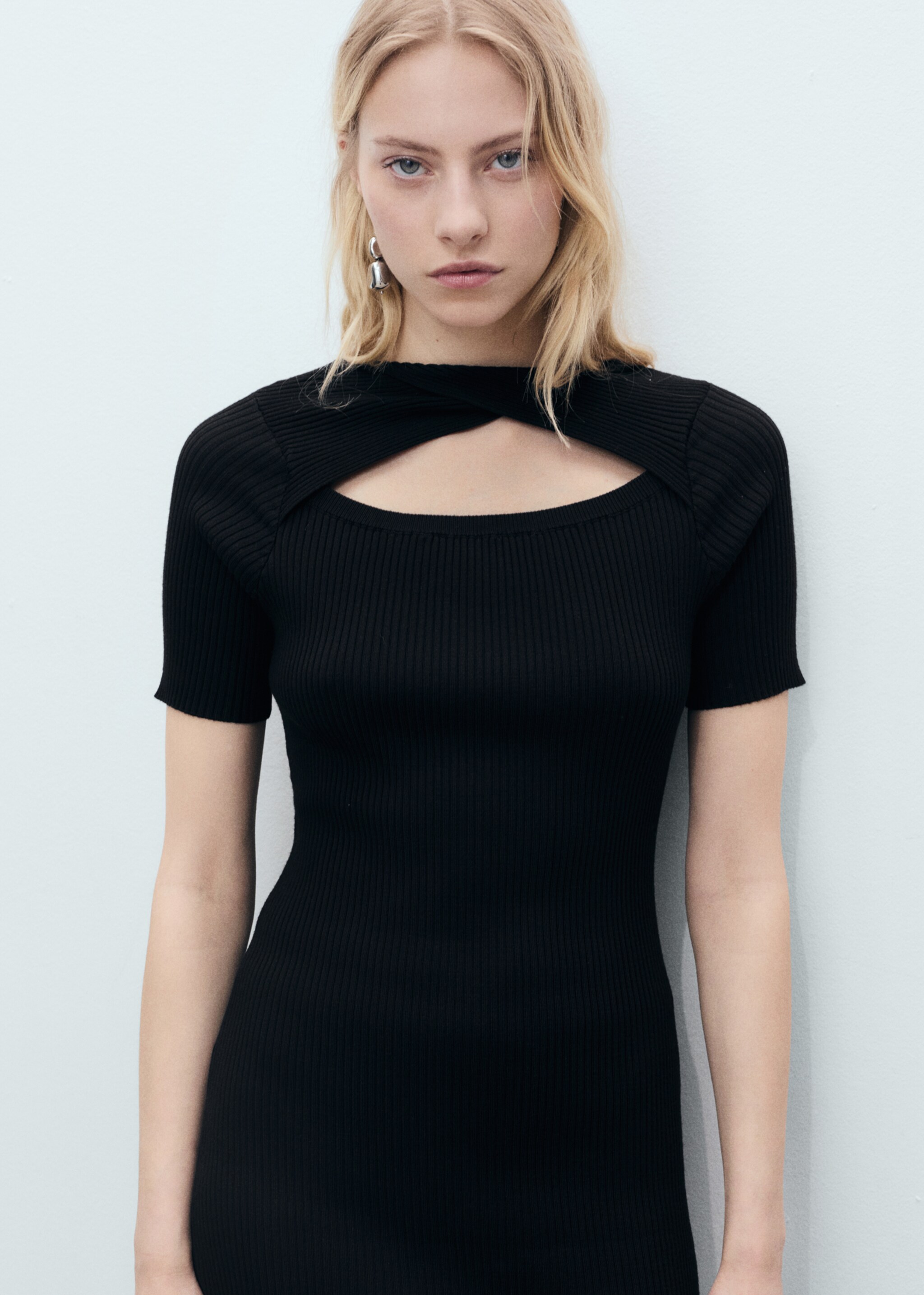 Ribbed midi-dress with slit neckline - Details of the article 2, Black. Ref: 87095753-00.