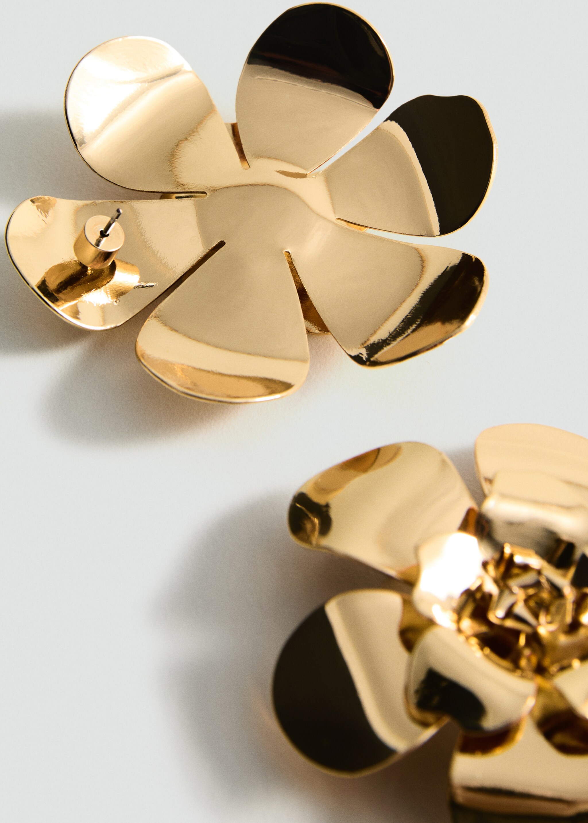 Maxi flower earrings - Medium plane, Gold. Ref: 87095761-00.