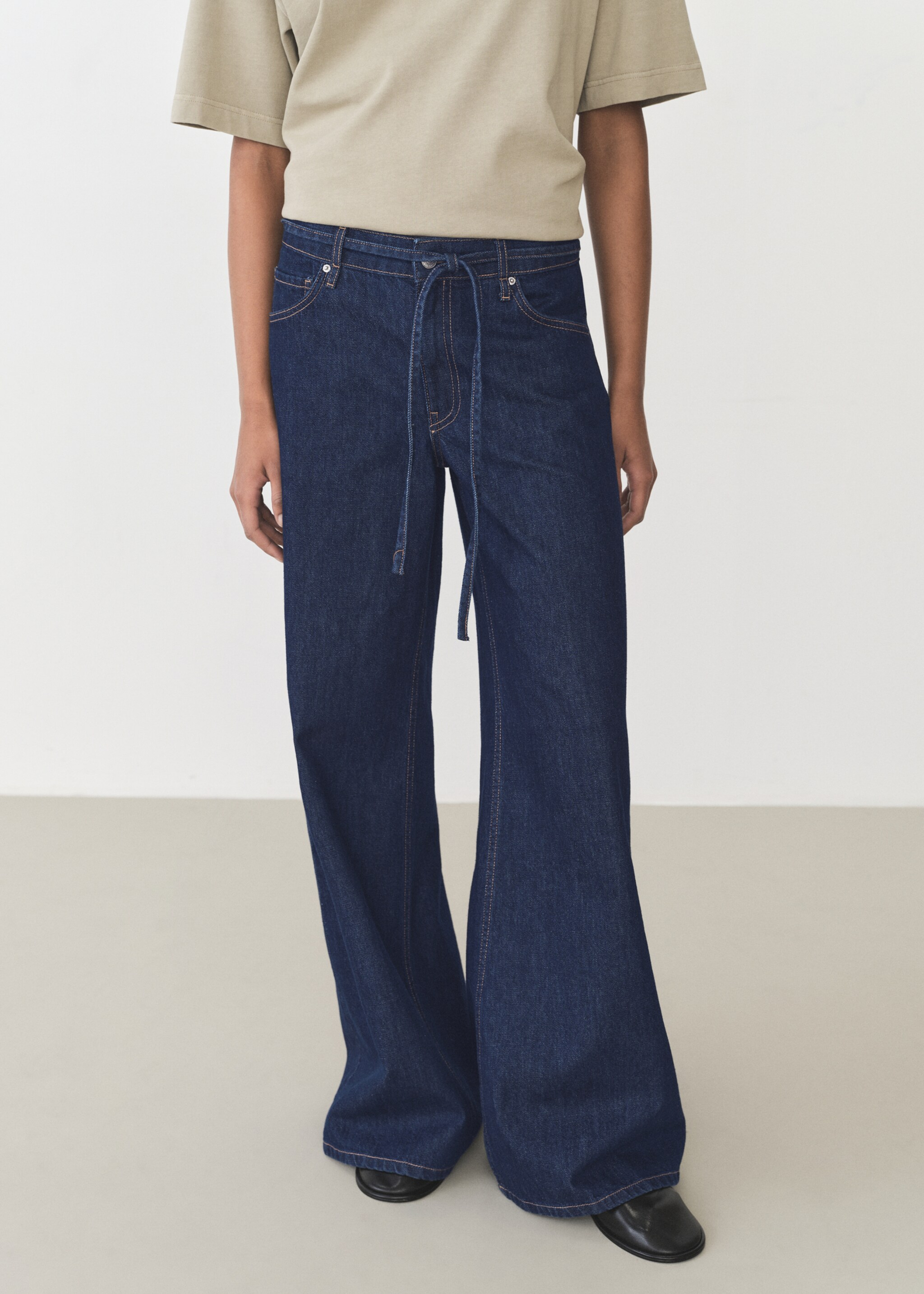 Low-rise wide leg jeans with belt - Medium plane, Open Blue. Ref: 87095763-00.
