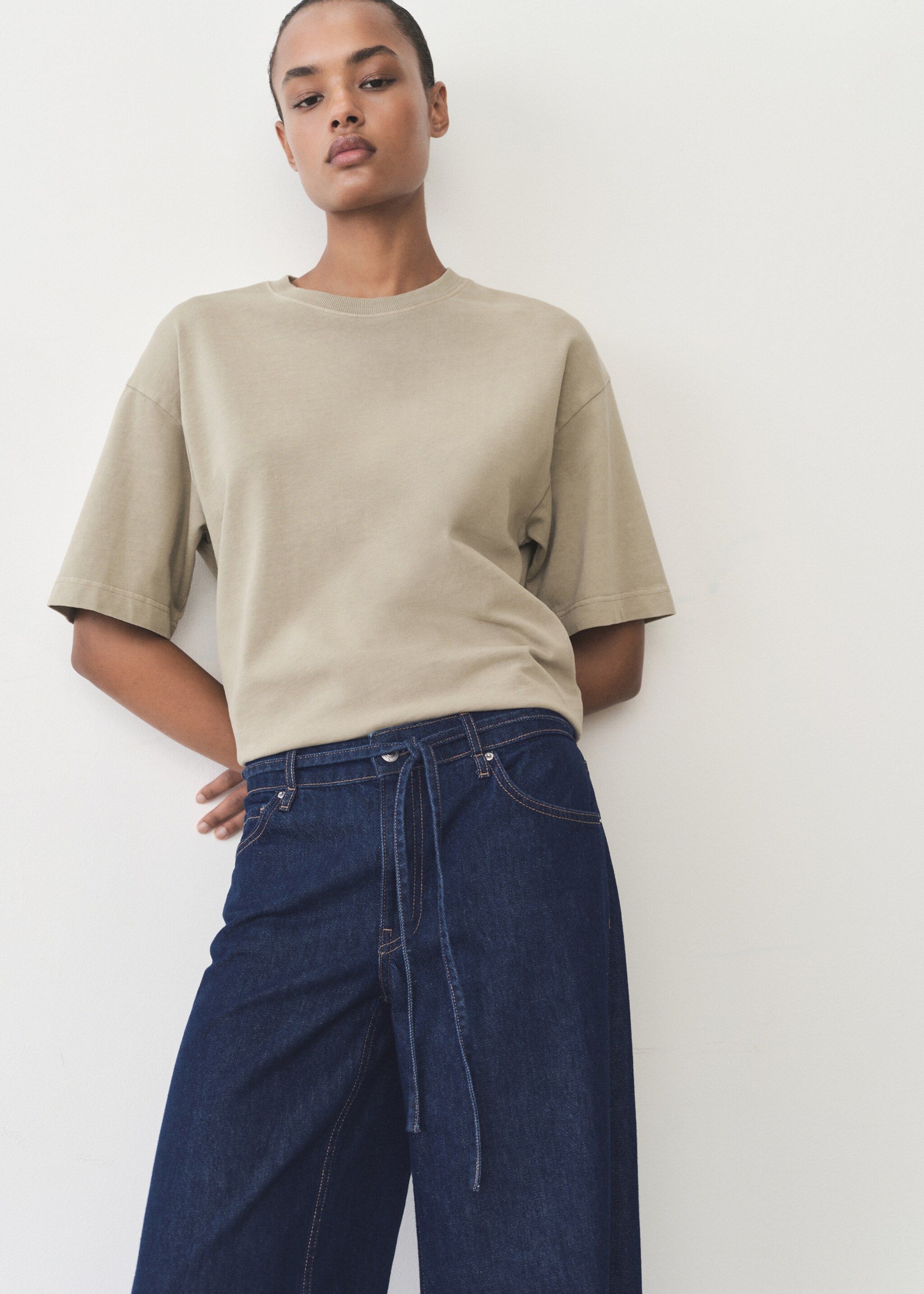 Low-rise wide leg jeans with belt - Details of the article 1, Open Blue. Ref: 87095763-00.