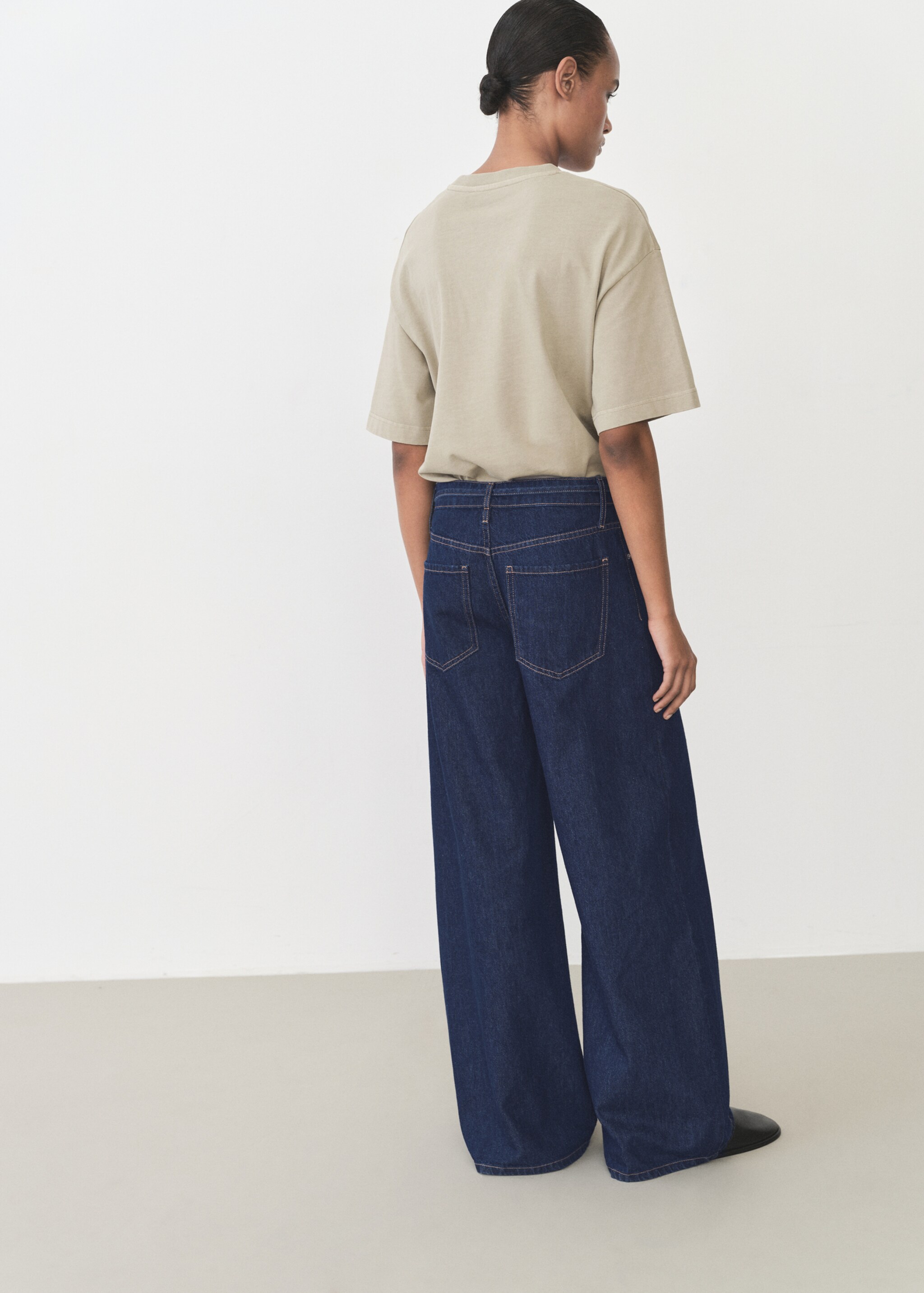 Low-rise wide leg jeans with belt - Reverse of the article, Open Blue. Ref: 87095763-00.