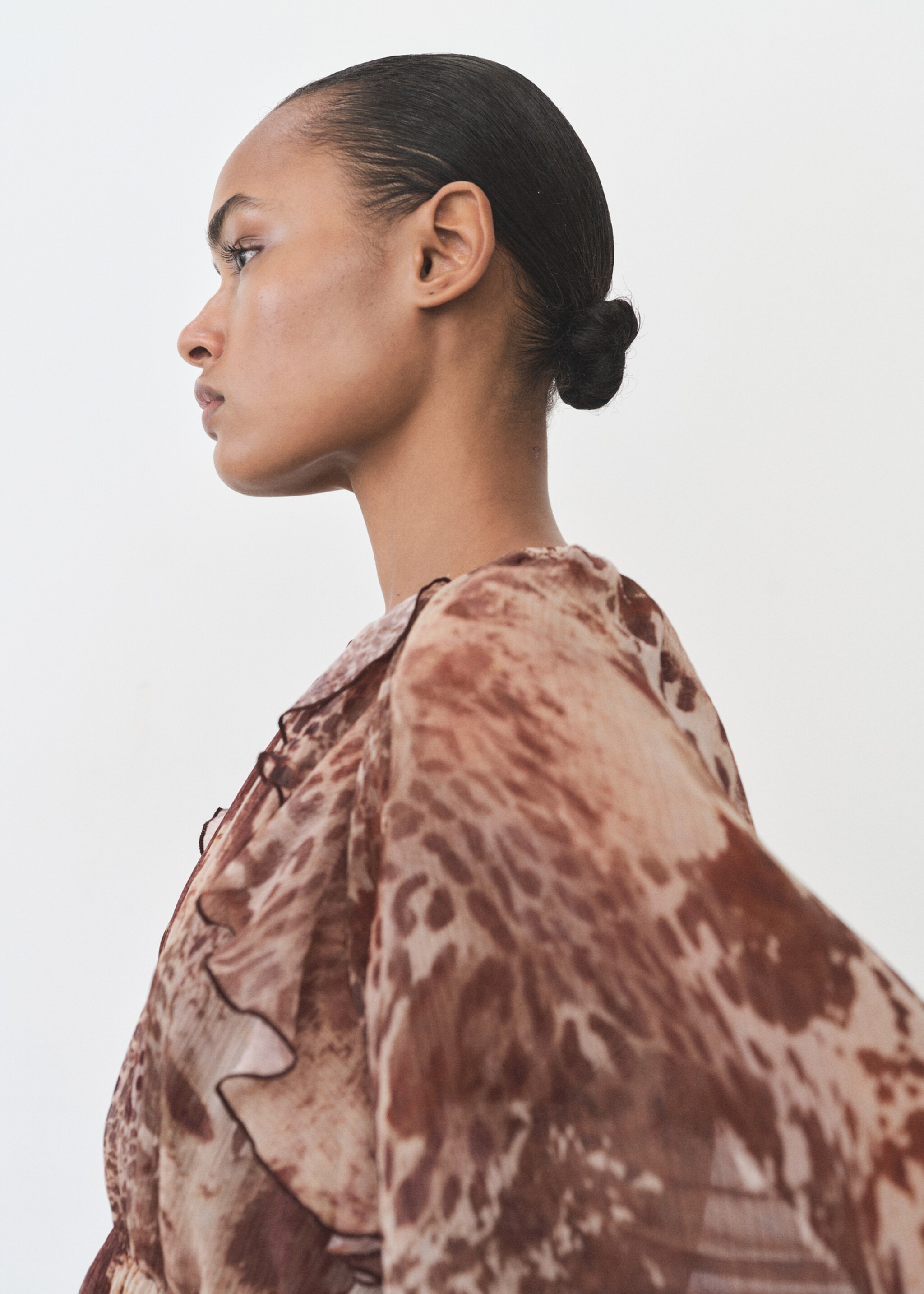 Vestido corto estampado volantes - Details of the article 1, Brown. Ref: 87095767-00.