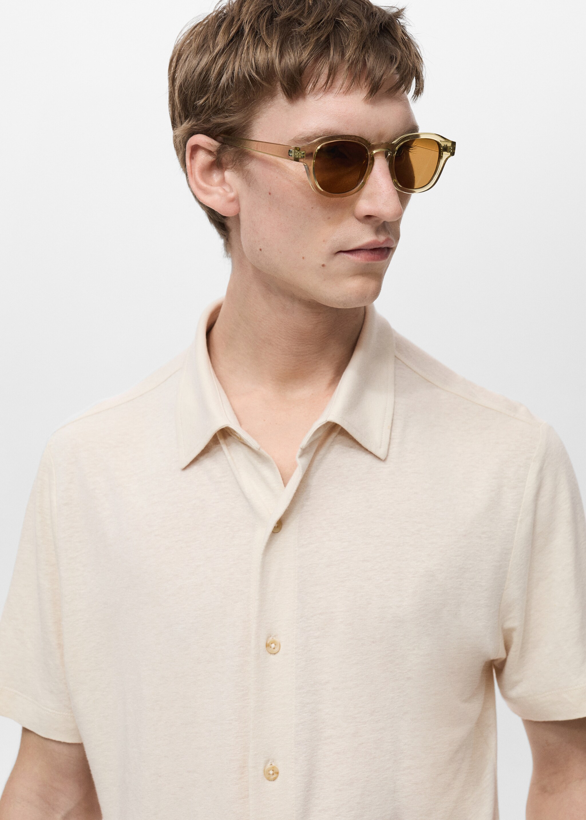 Regular-fit linen shirt - Details of the article 1, Ivory White. Ref: 87095922-00.