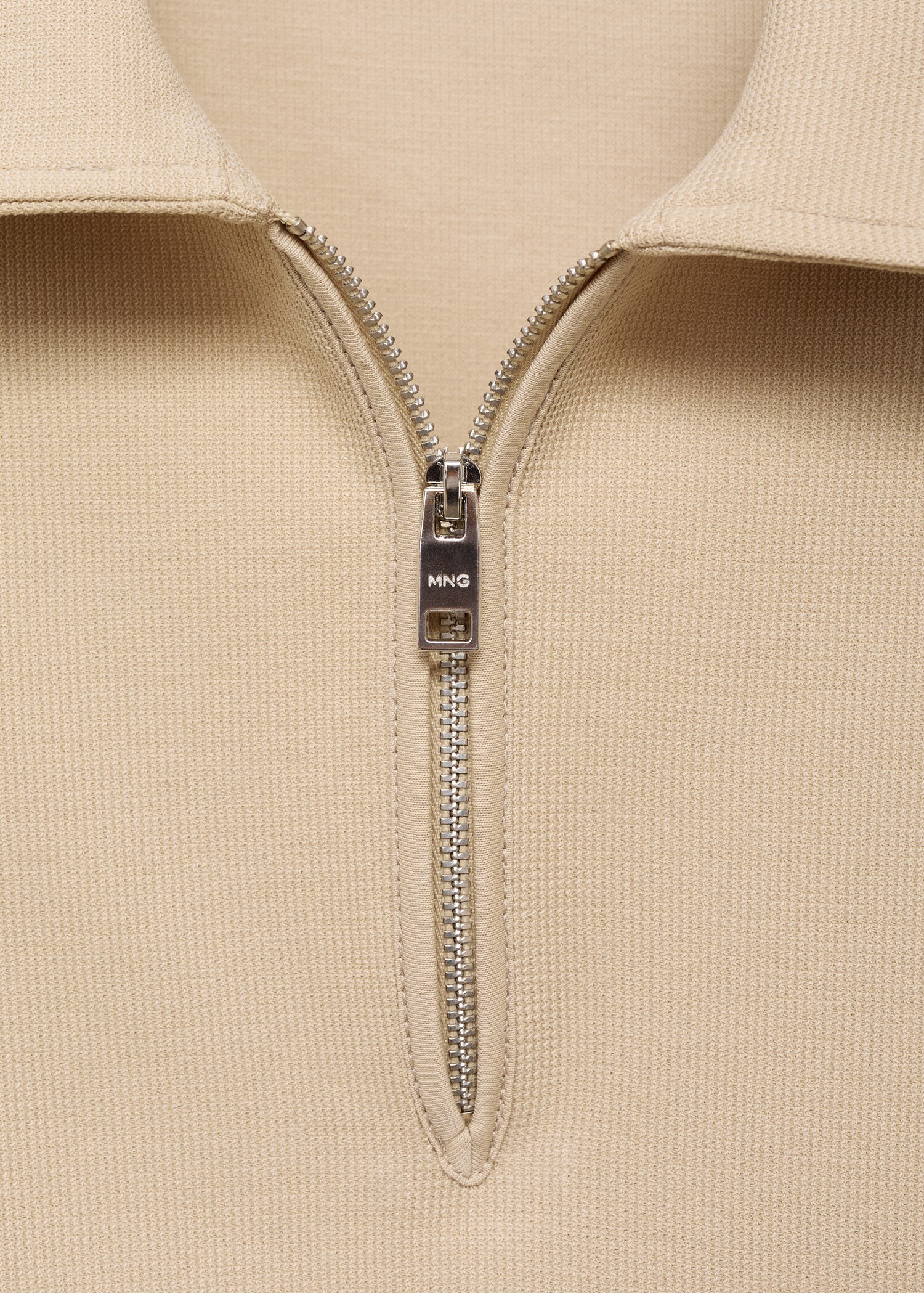 Structured polo shirt with zip collar - Details of the article 8