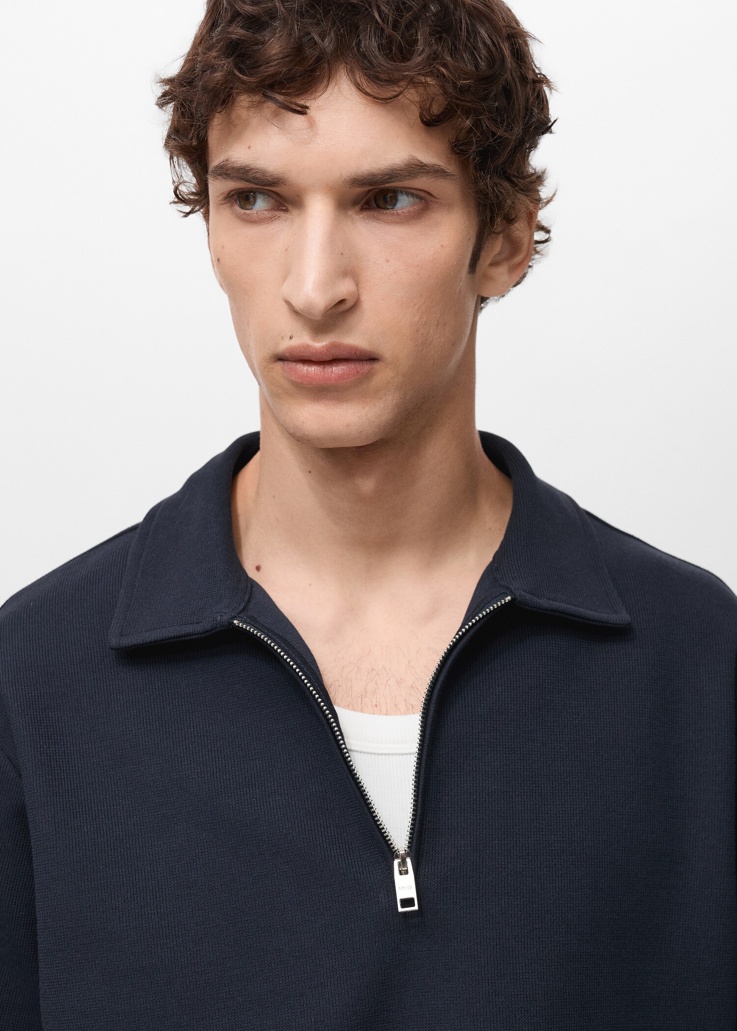 Structured polo shirt with zip collar - Details of the article 1