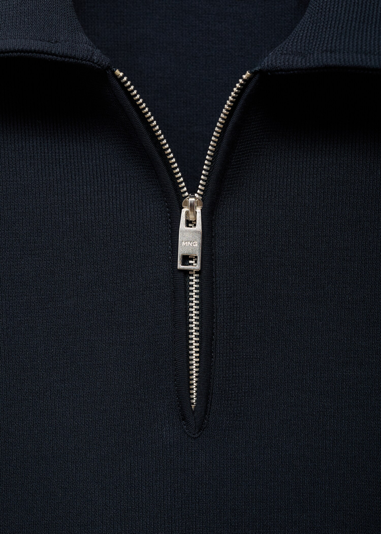 Structured polo shirt with zip collar - Details of the article 8