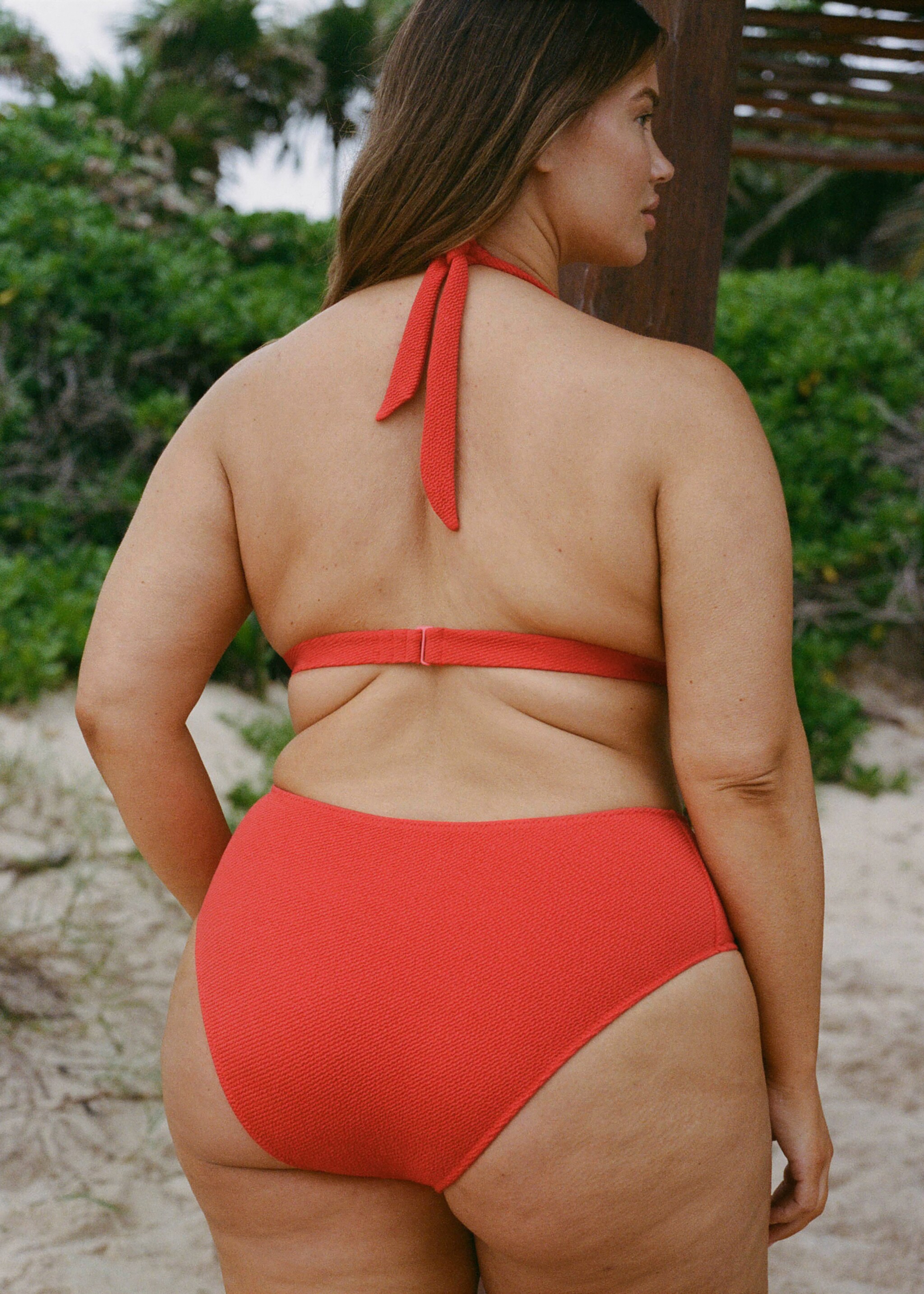 Ribbed high-waisted bikini bottom - Details of the article 4, Red. Ref: 87095959-00.