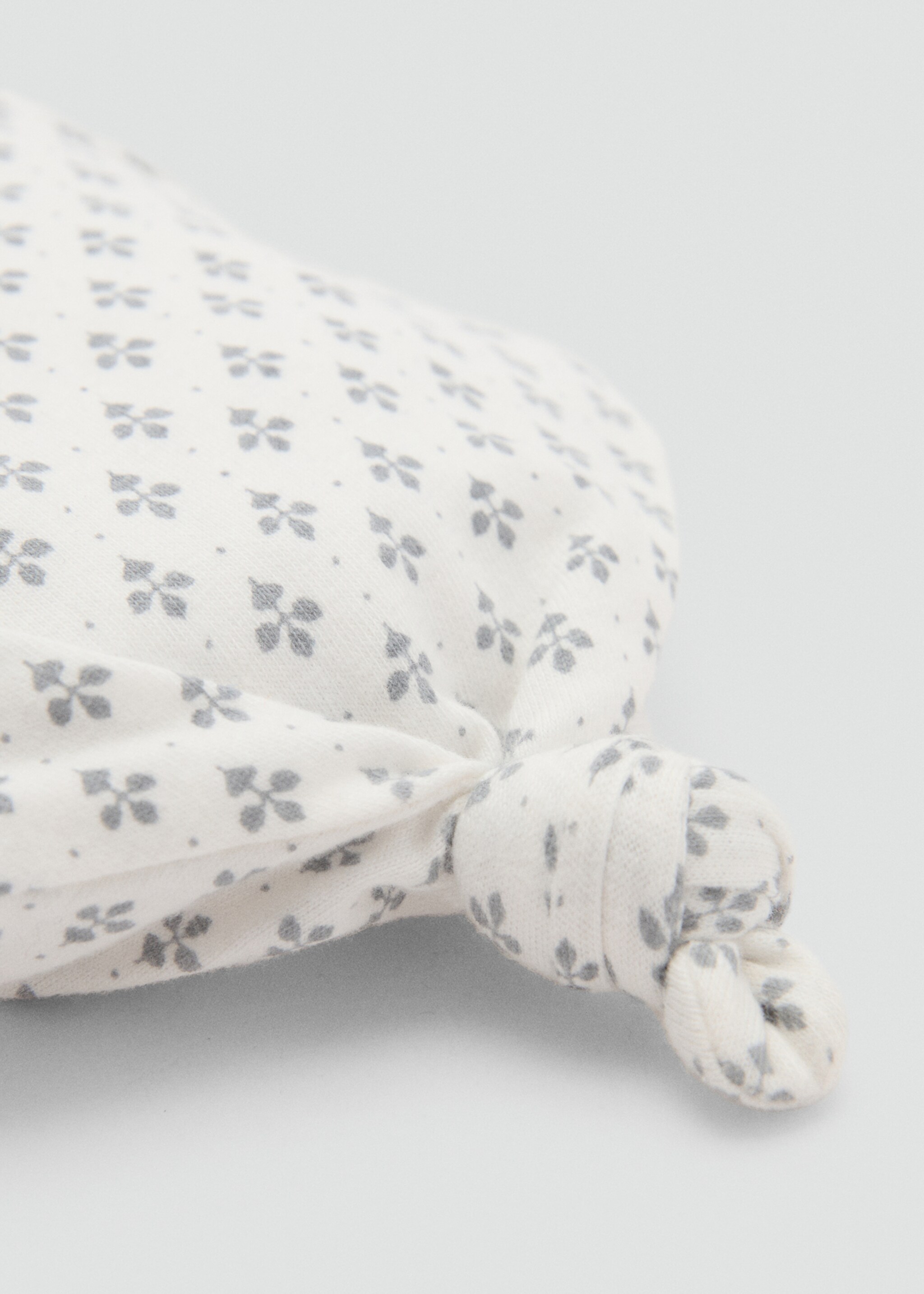 Hat with knot detail - Medium plane, Off White. Ref: 87095962-00.