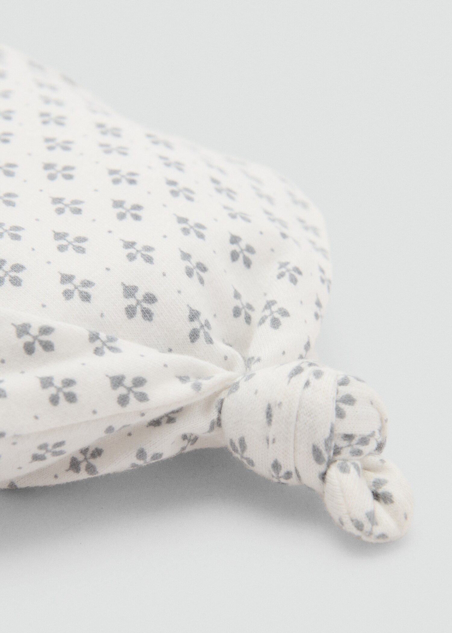 Hat with knot detail - Medium plane