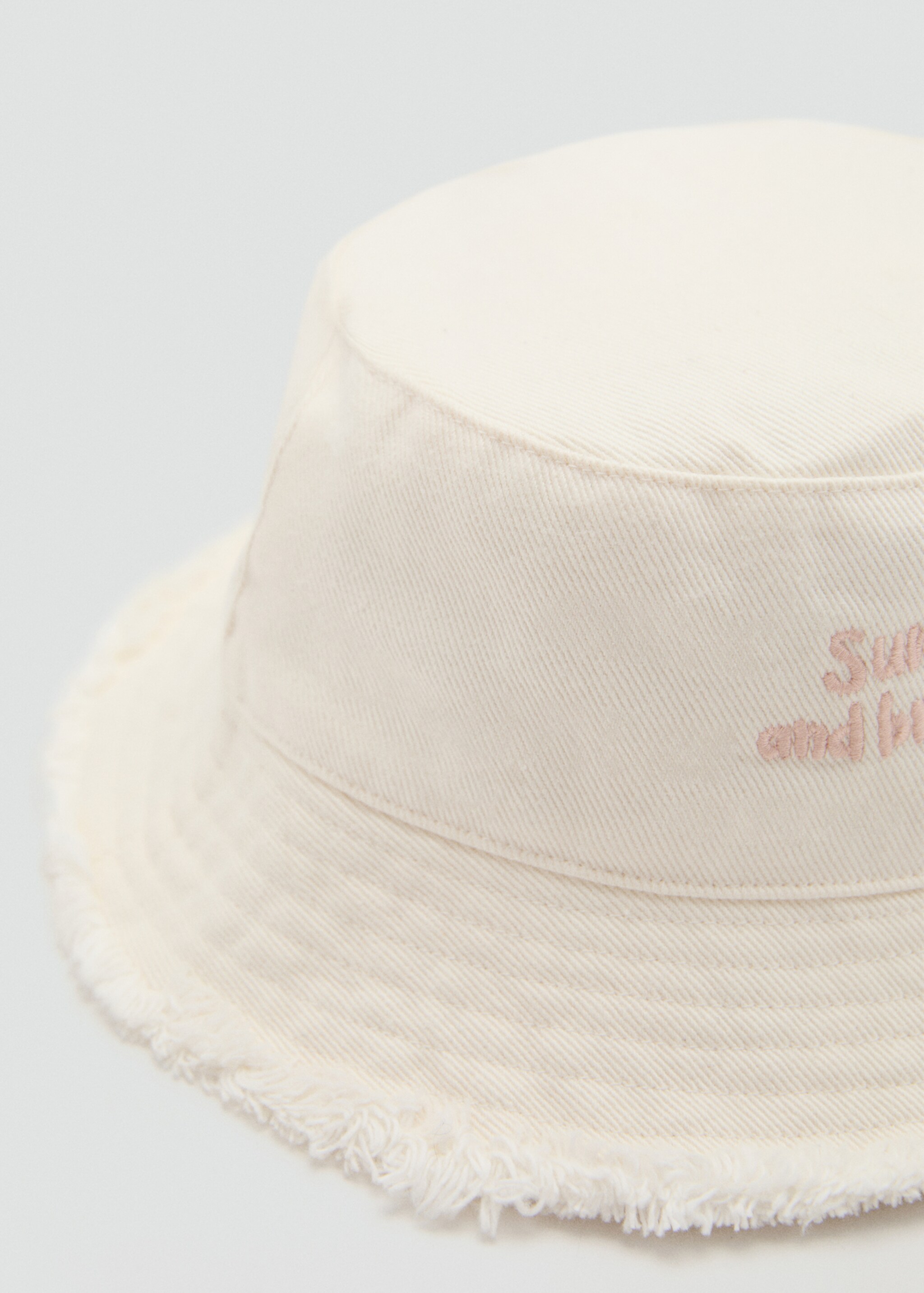 Bucket hat with embroidered message - Medium plane, Ecru. Ref: 87095978-00.