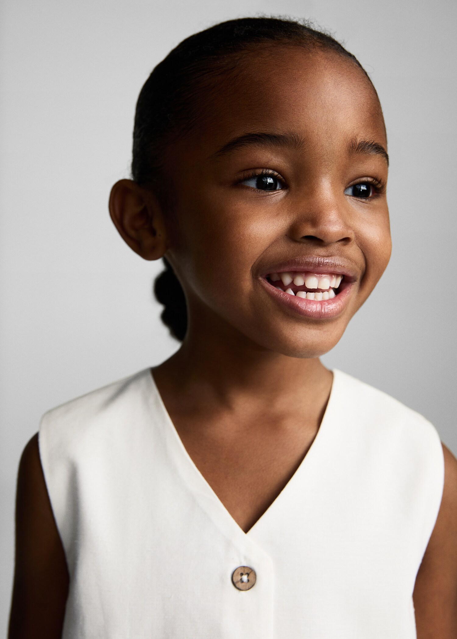 Linen waistcoat with buttons - Details of the article 1