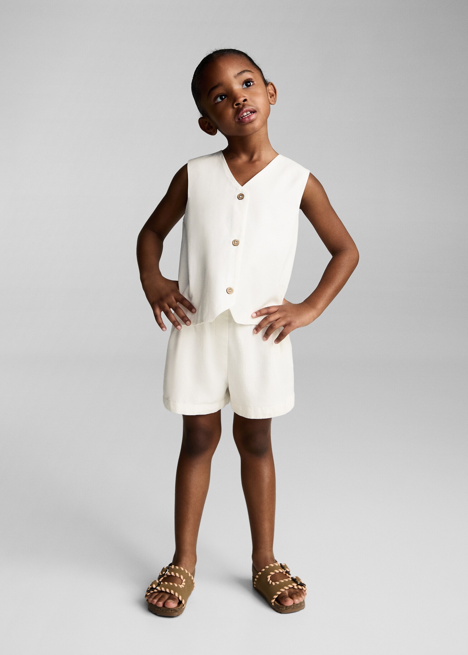 Linen waistcoat with buttons - Details of the article 2