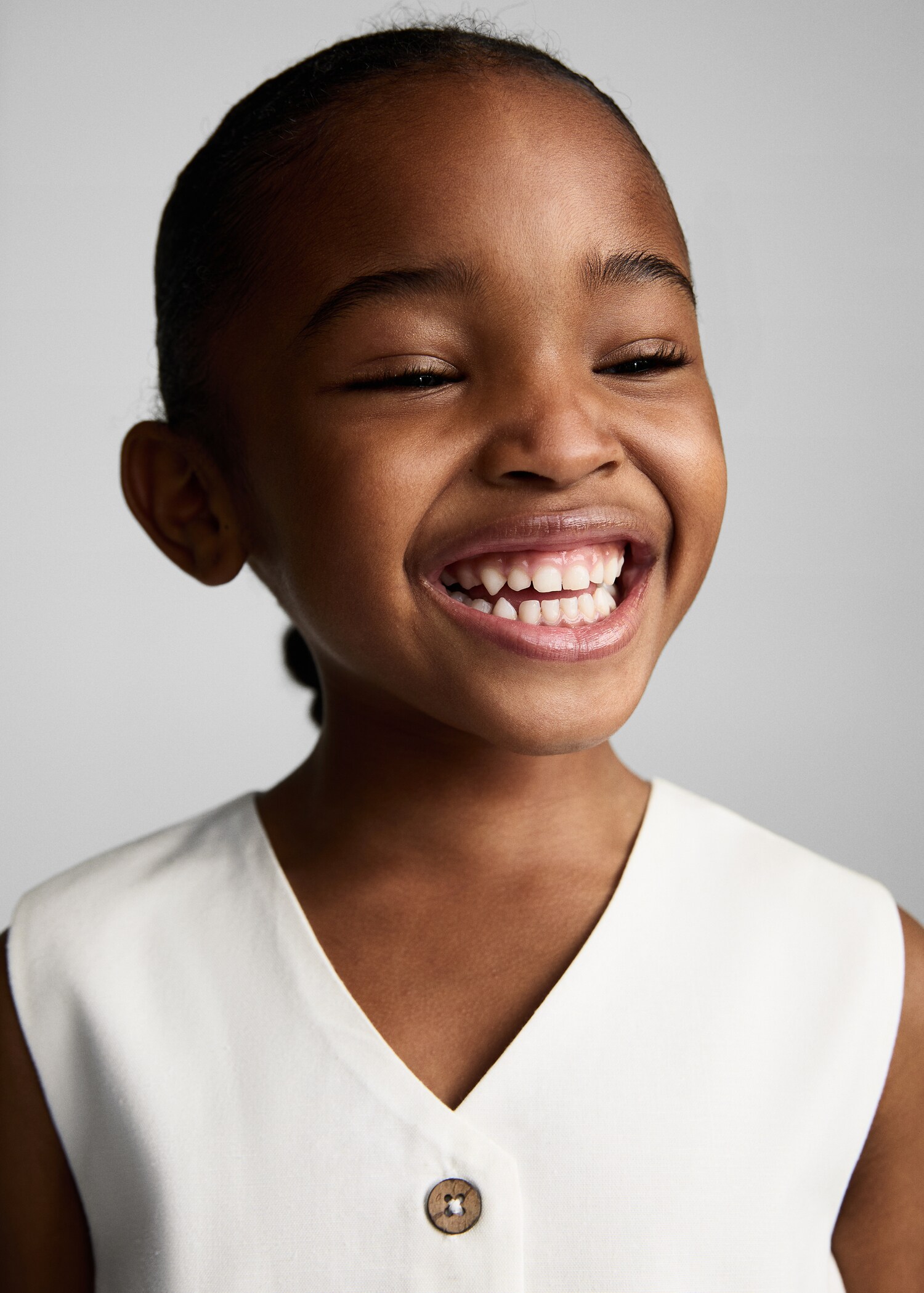 Linen waistcoat with buttons - Details of the article 4