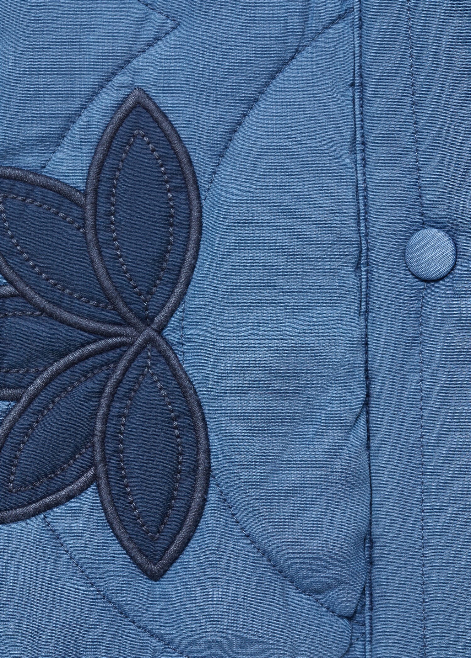 Steppjacke mit Blumenstickerei - Detail des Artikels 0