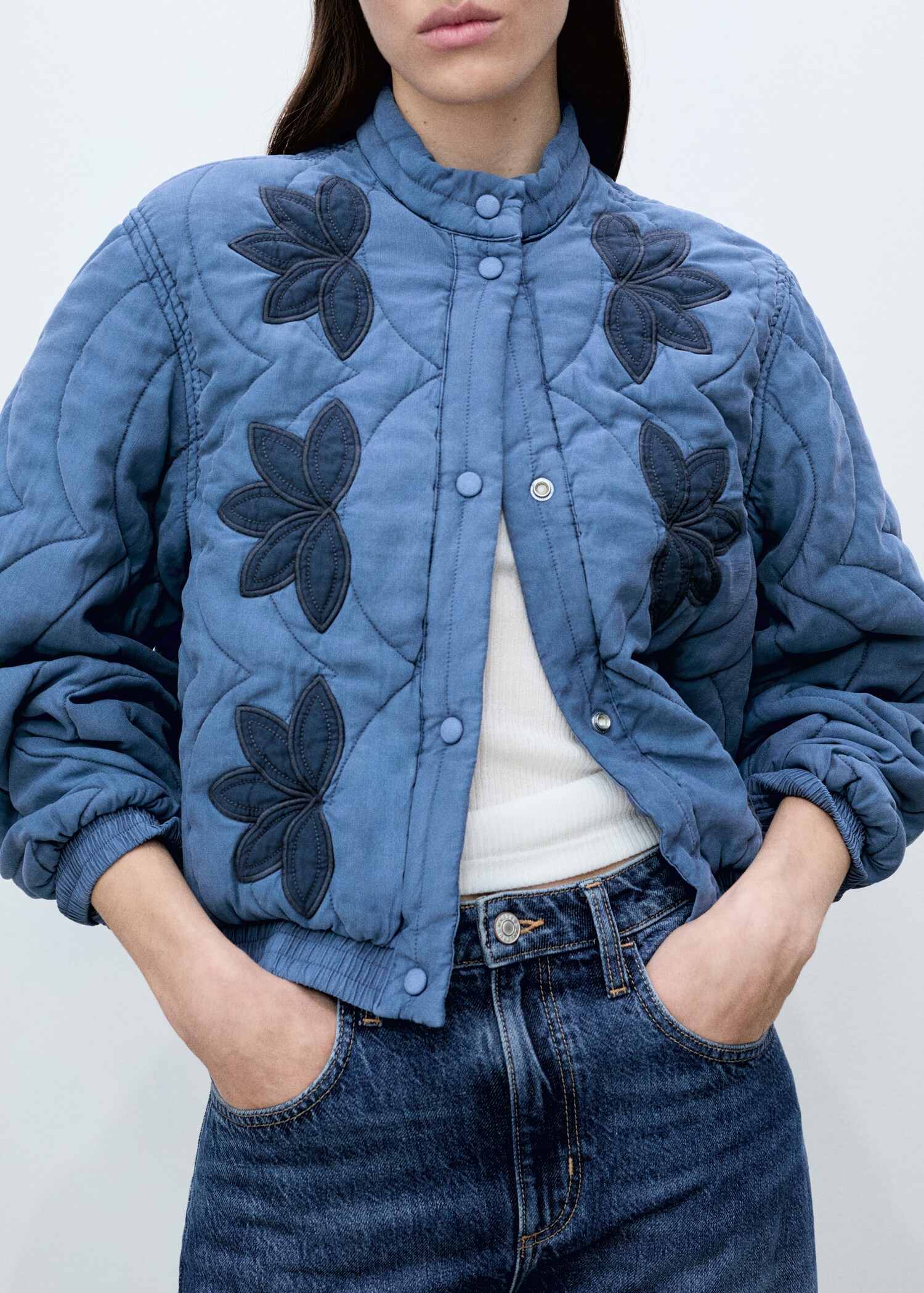 Steppjacke mit Blumenstickerei - Detail des Artikels 6