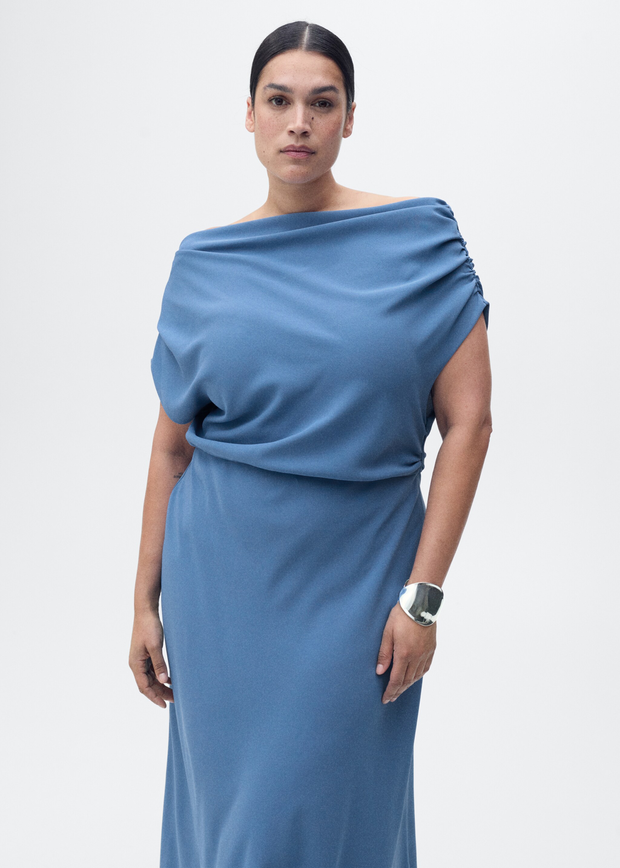 Vestit midi coll asimètric - Detall de l'article 5, Blau. Ref: 87096352-00.