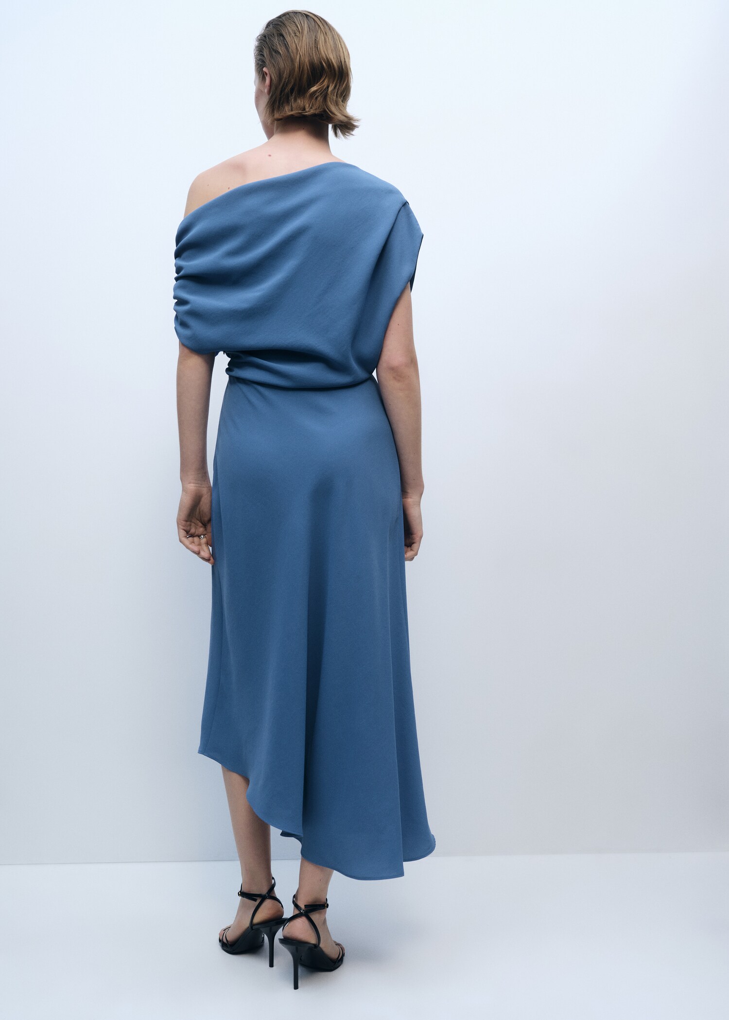 Asymmetrical-neck midi-dress - Reverse of the article