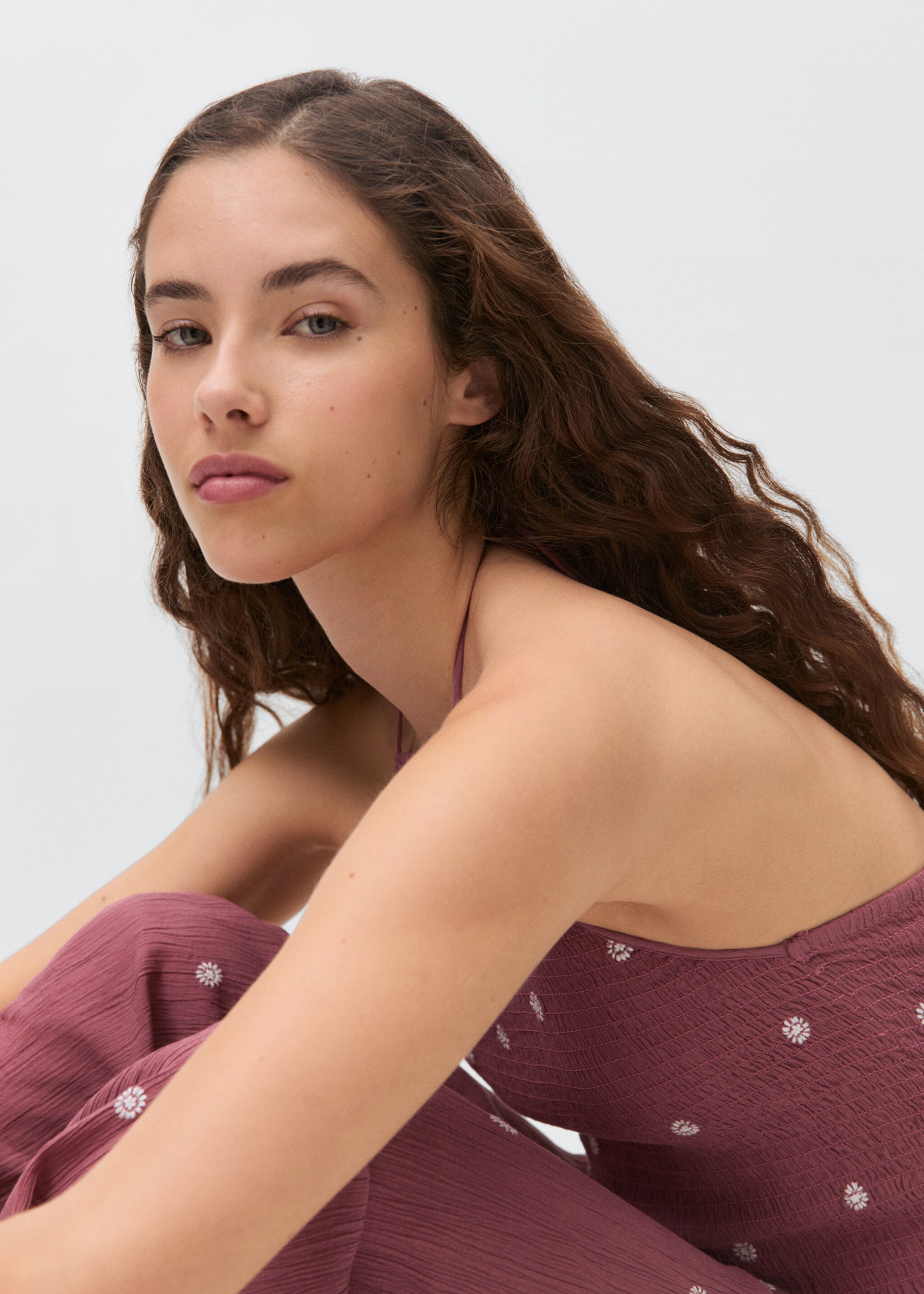 Mono largo bordado - Detalle del artículo 1, Granate. Ref: 87096355-00.