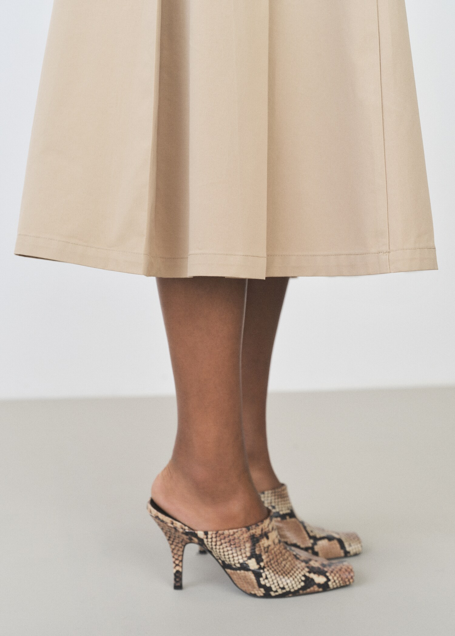 Ausgestellter Rock mit Abnäherdetail - Detail des Artikels 6