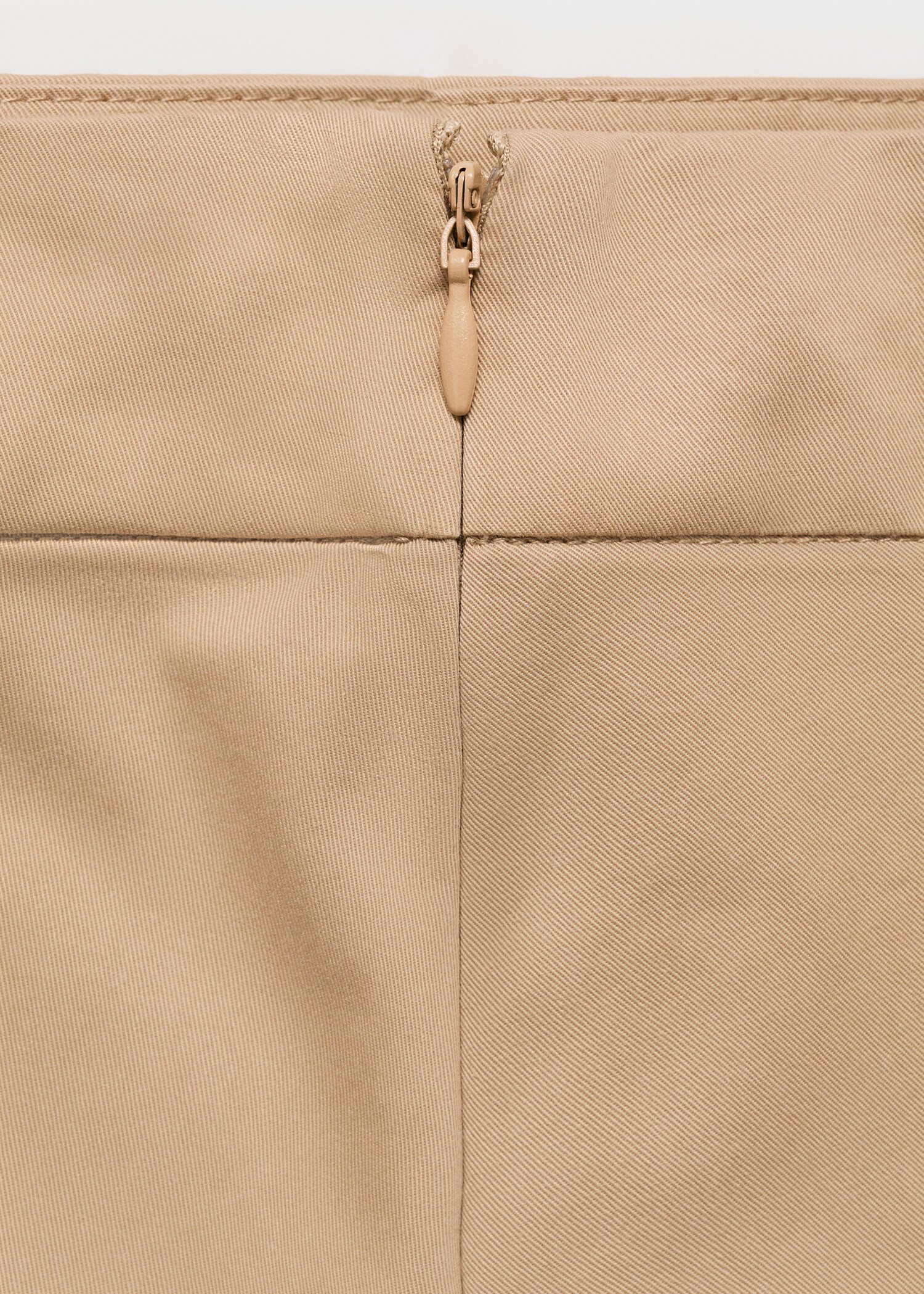 Ausgestellter Rock mit Abnäherdetail - Detail des Artikels 8