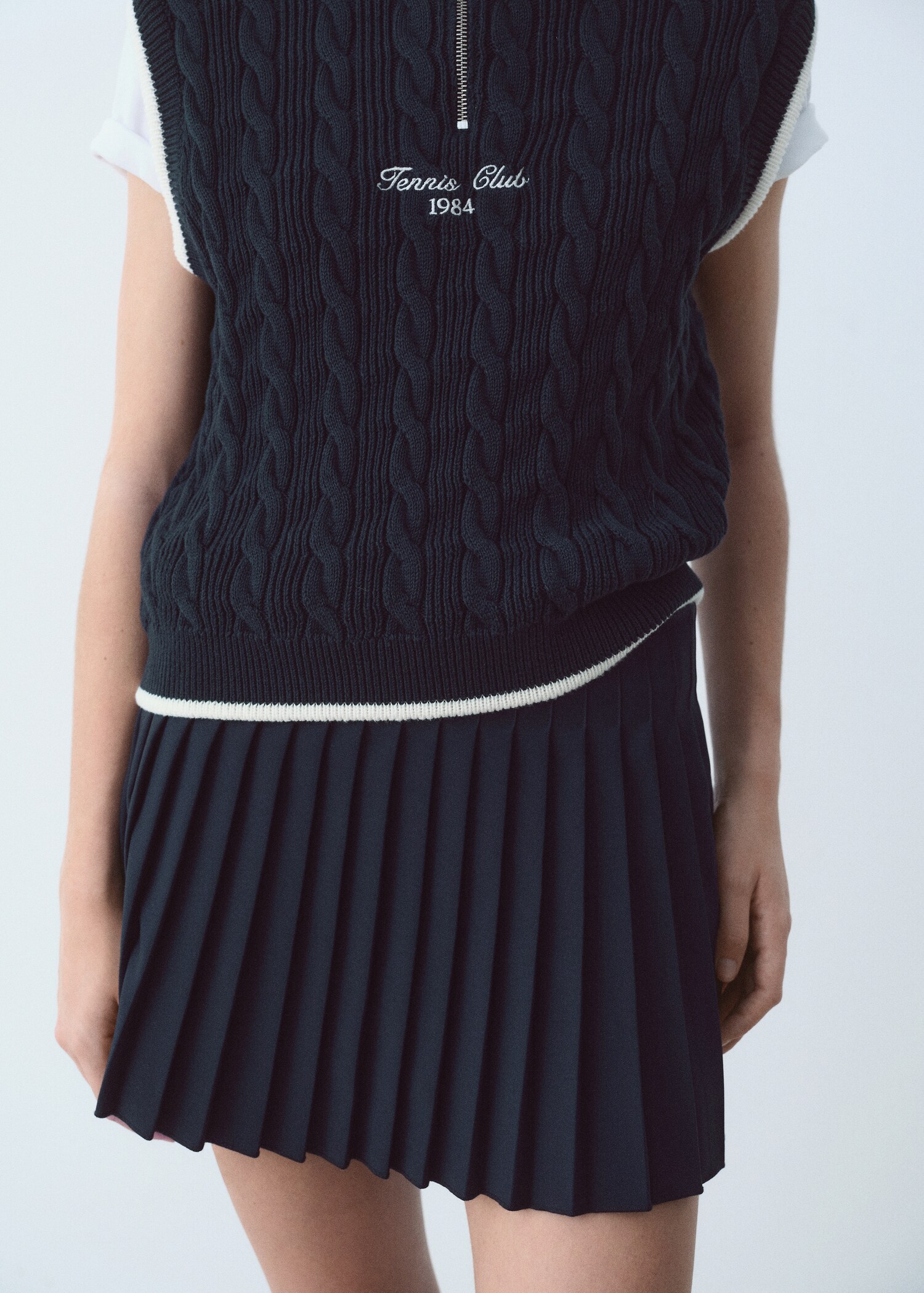 Braided waistcoat with embroidered message - Medium plane