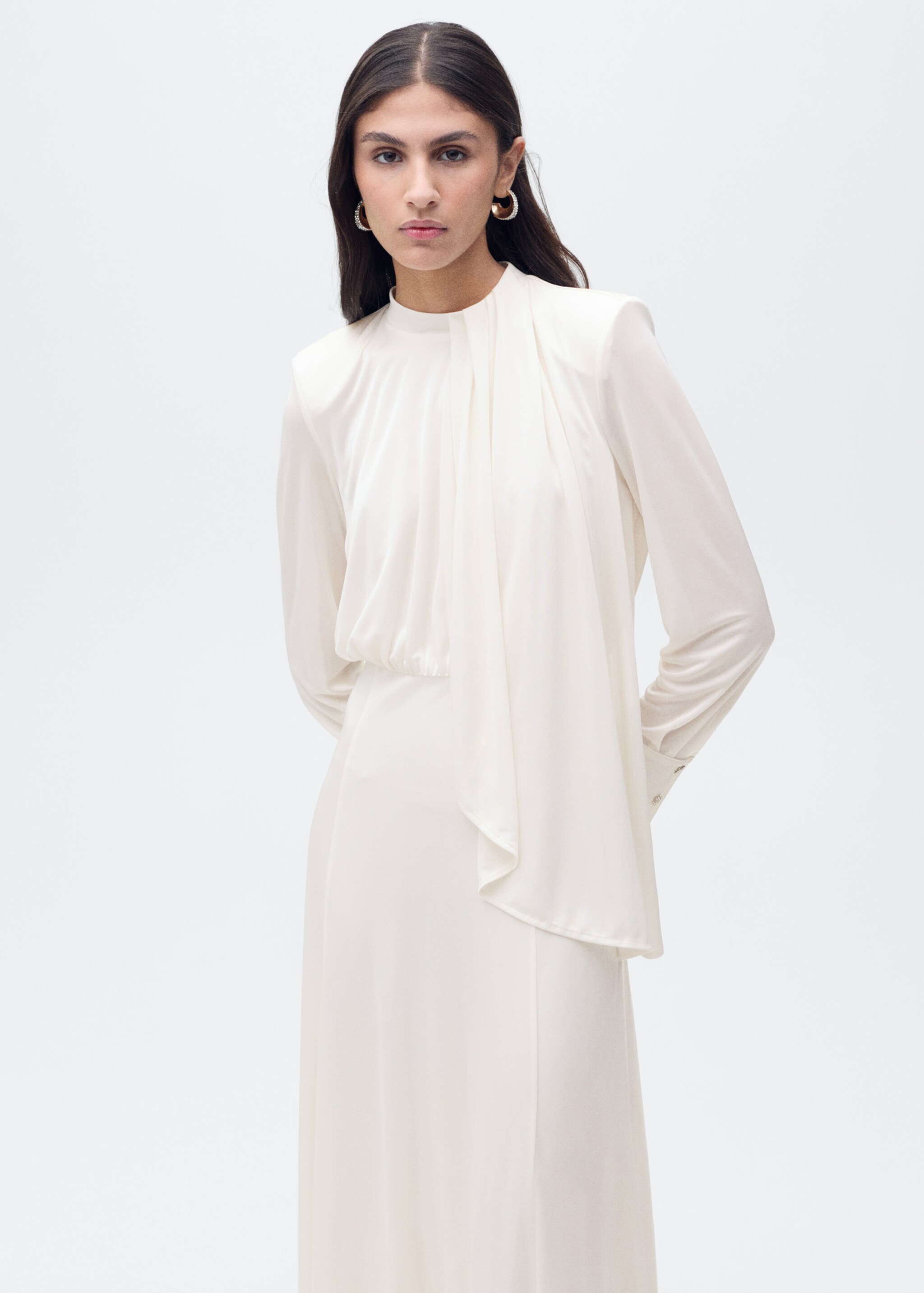 Satin ruffle-neck dress - Medium plane, Ecru. Ref: 87096371-00.