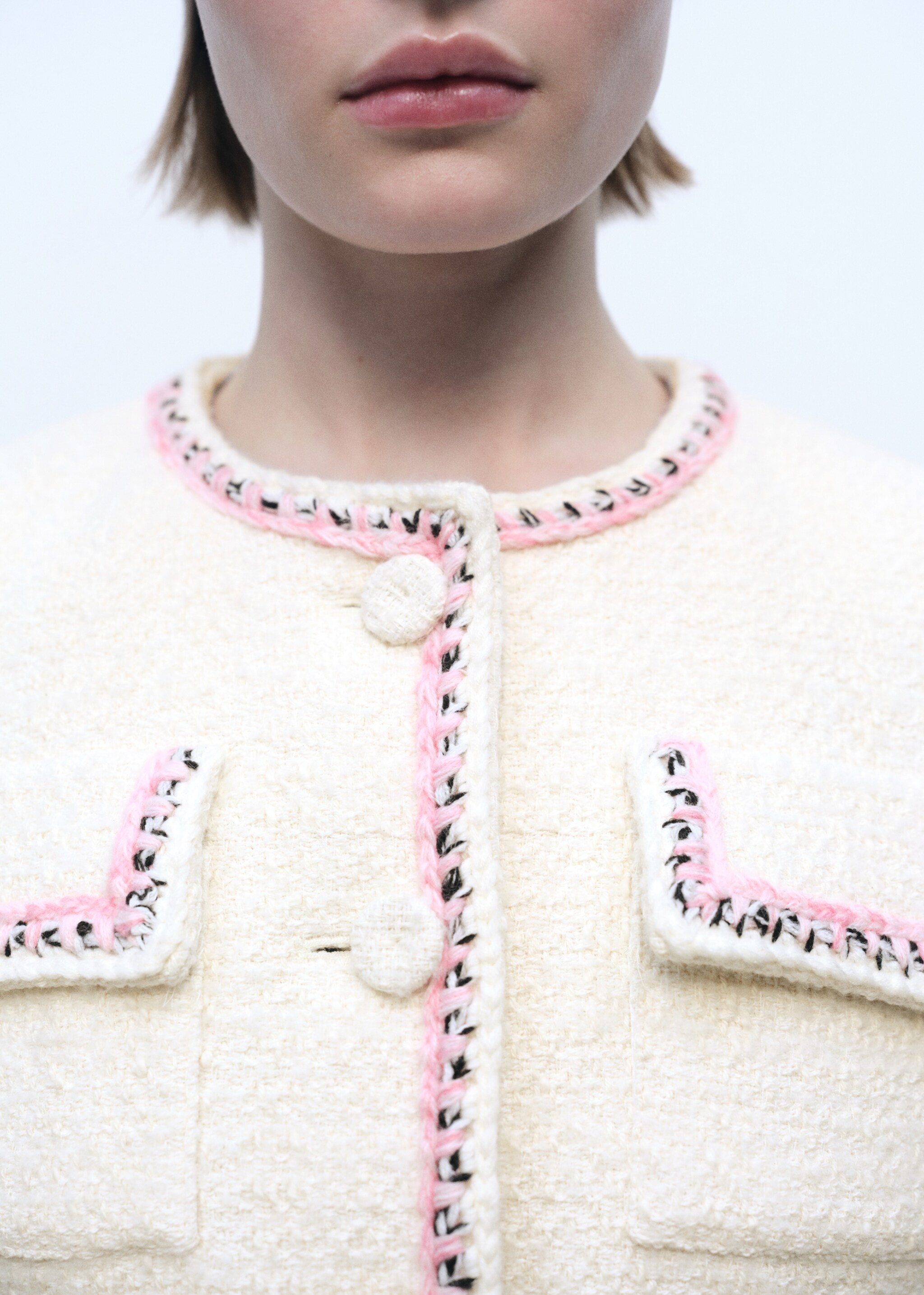Tweed jacket with contrasting trims - Details of the article 6, Ecru. Ref: 87096373-00.