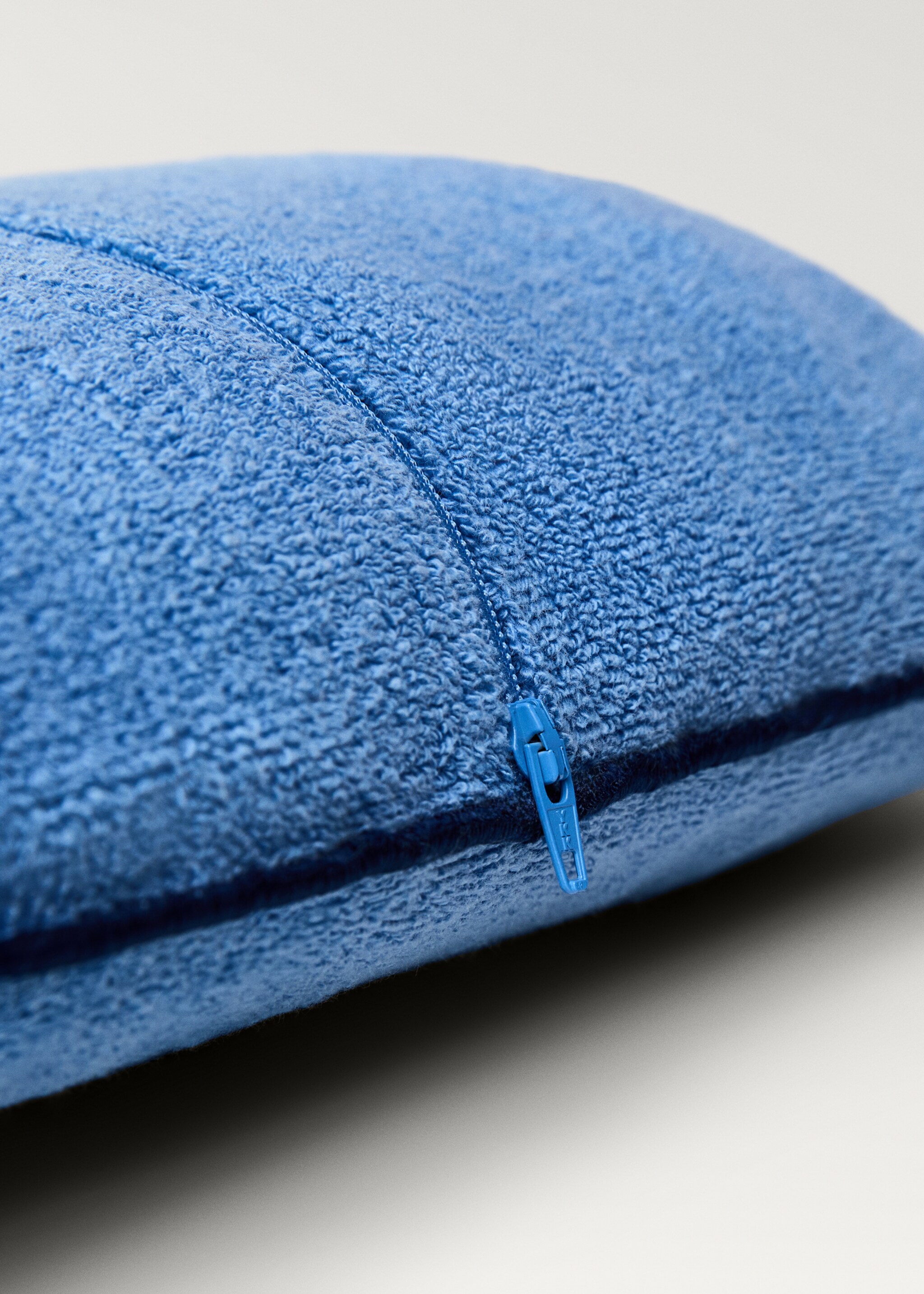 Towel-effect beach cushion cover 22x41 cm - Details of the article 2, Blue. Ref: 87096725-00.