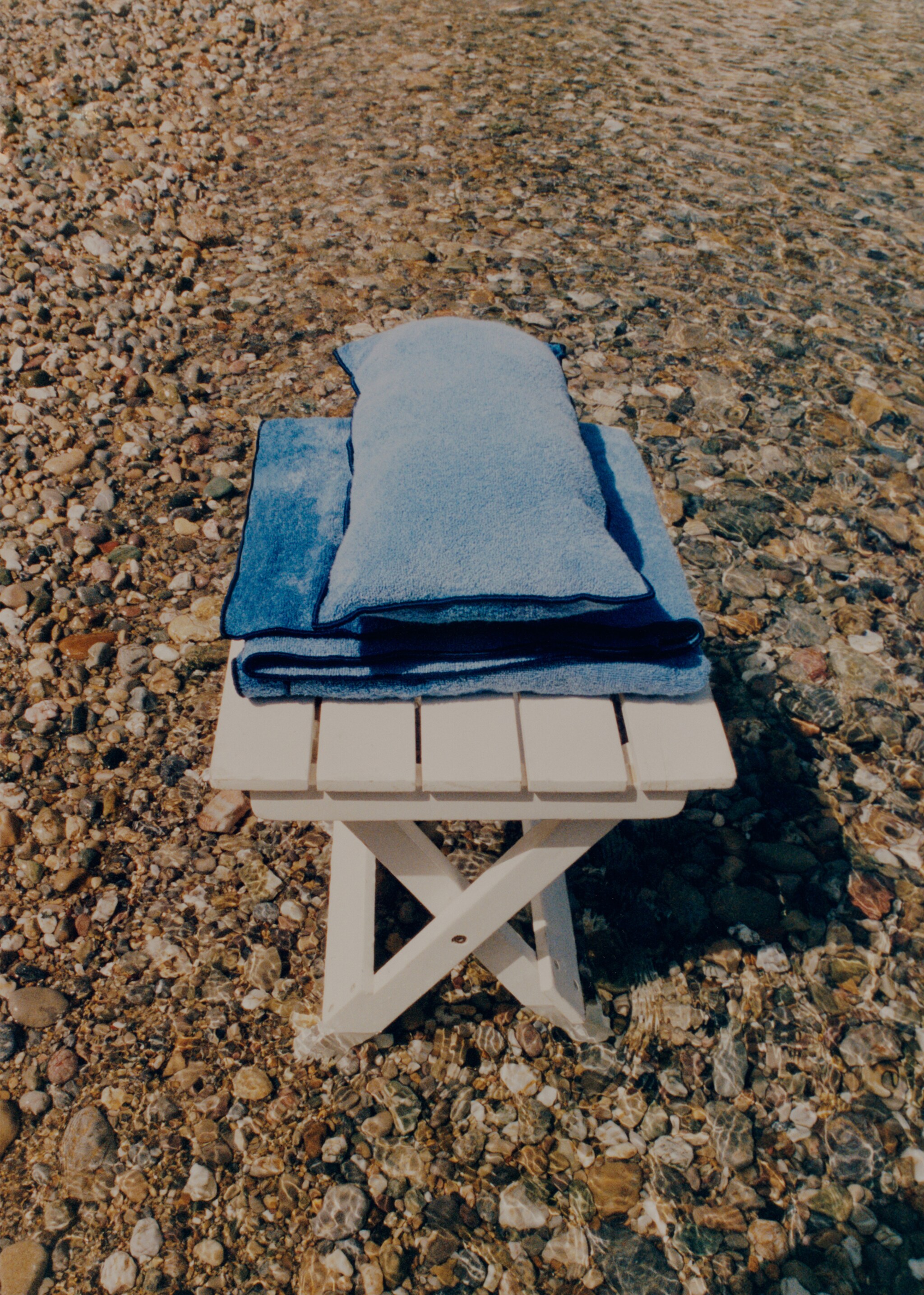 Towel-effect beach cushion cover 22x41 cm - Details of the article 6, Blue. Ref: 87096725-00.