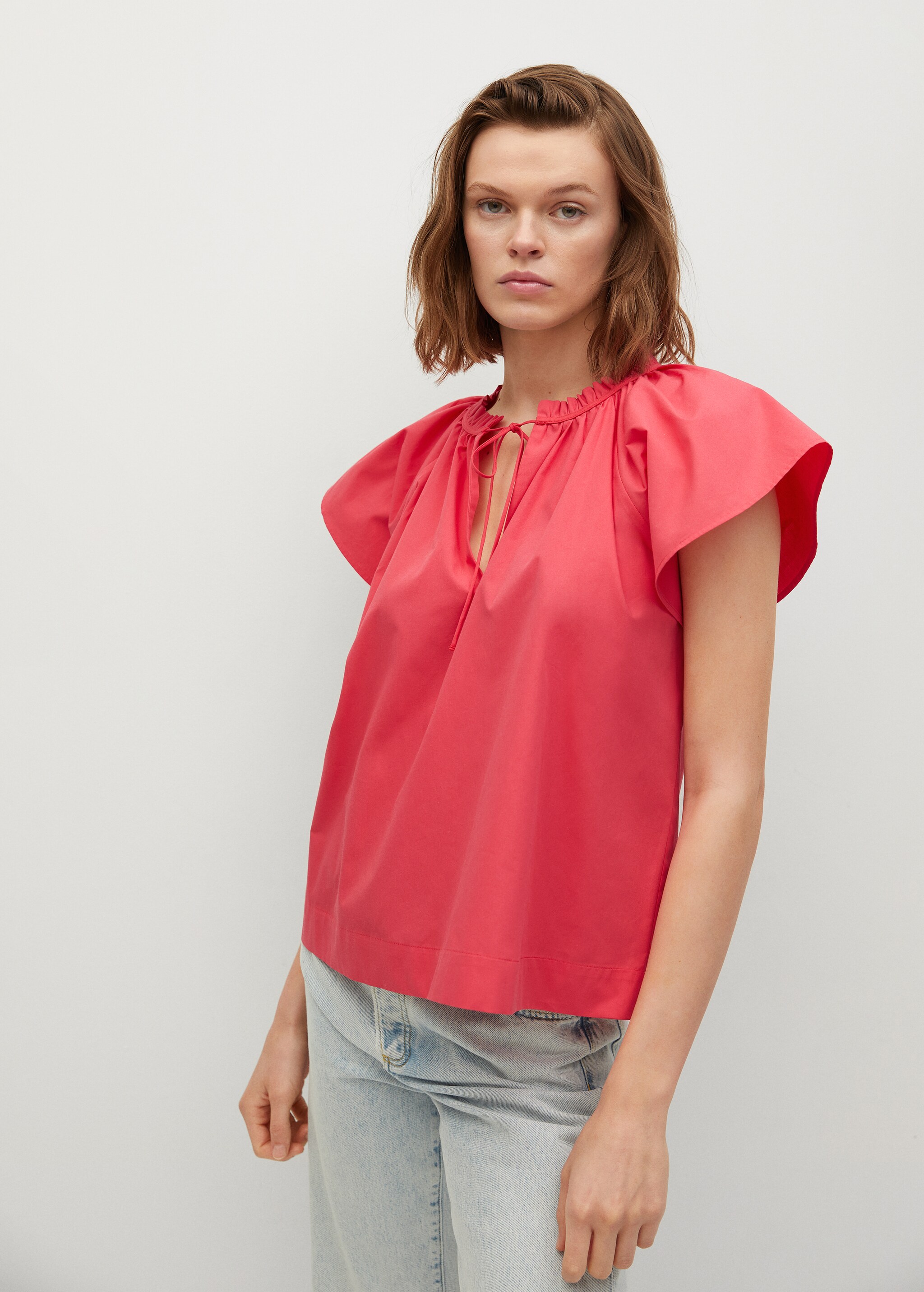Blusa cuello fruncido - Plano medio